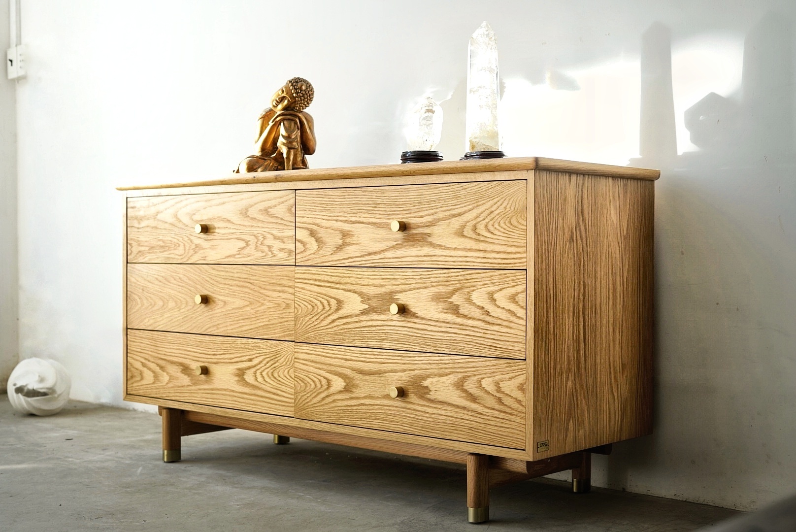 Dresser with 6 drawers