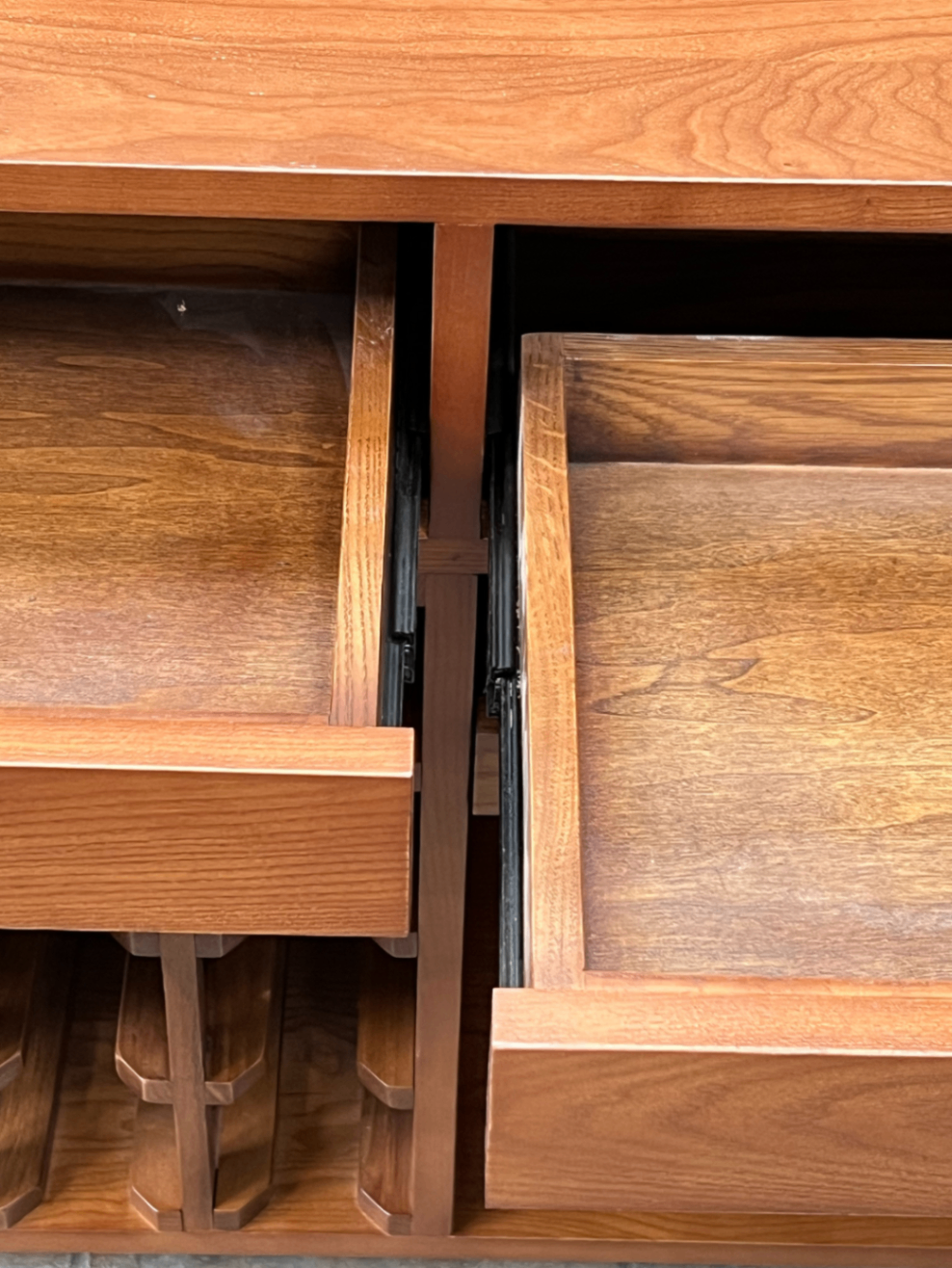 Wine Cabinet 18