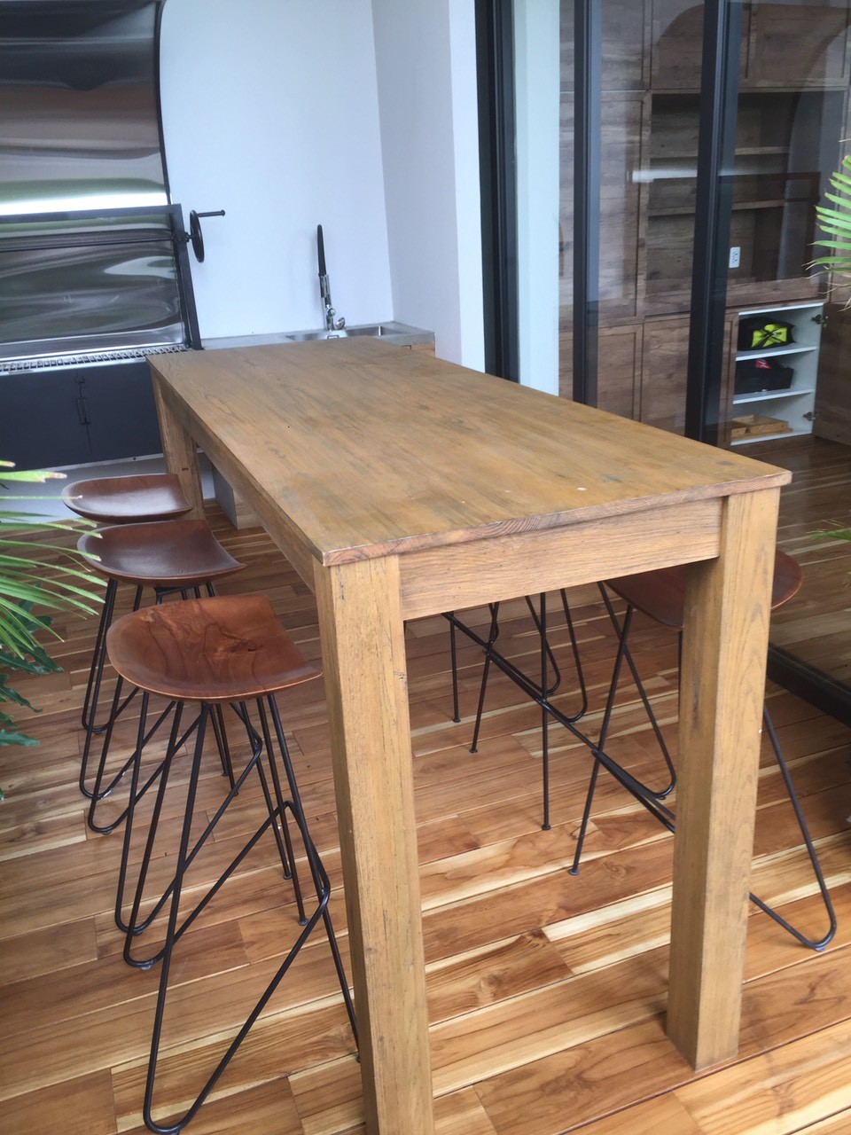 Bar Table 8
