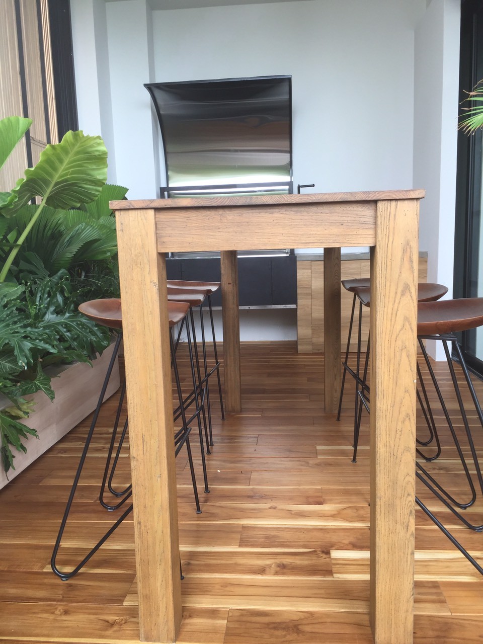 Bar Table 8