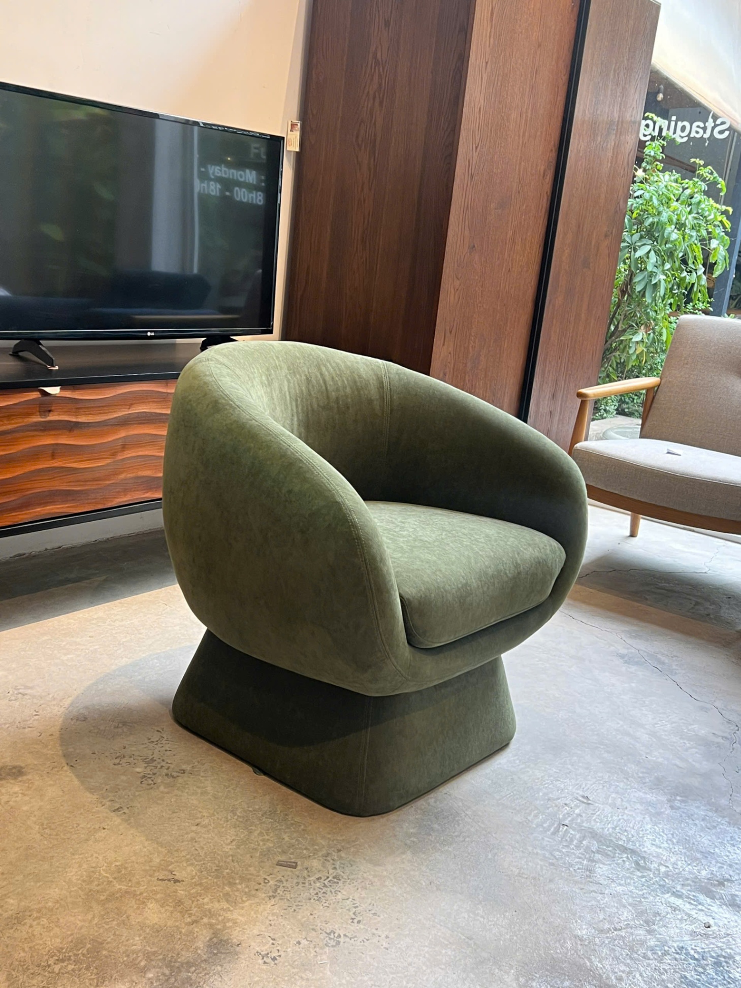 Barrel chair