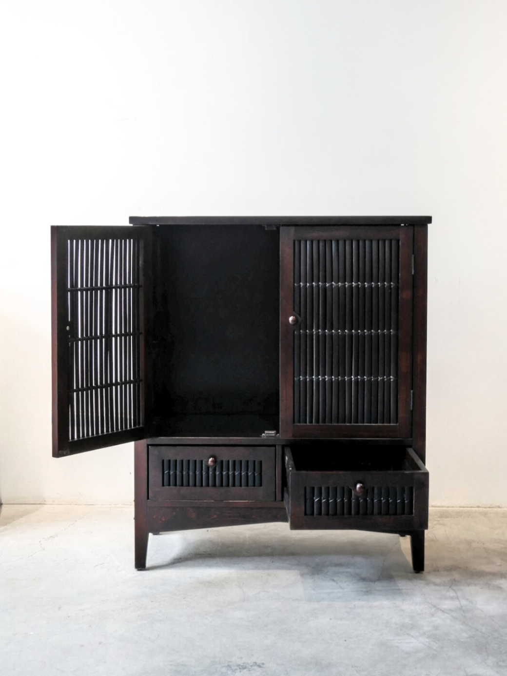 Cabinet 2 doors 2 drawers