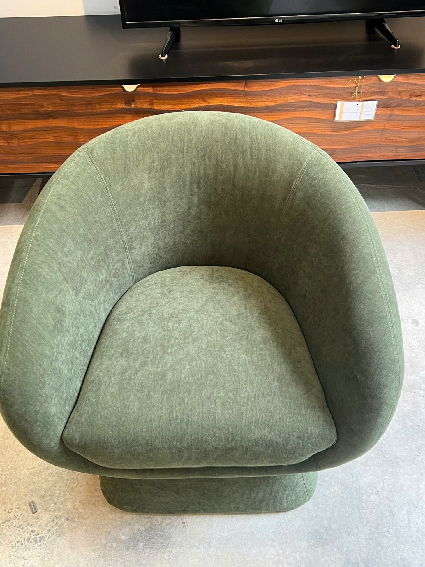 Barrel chair