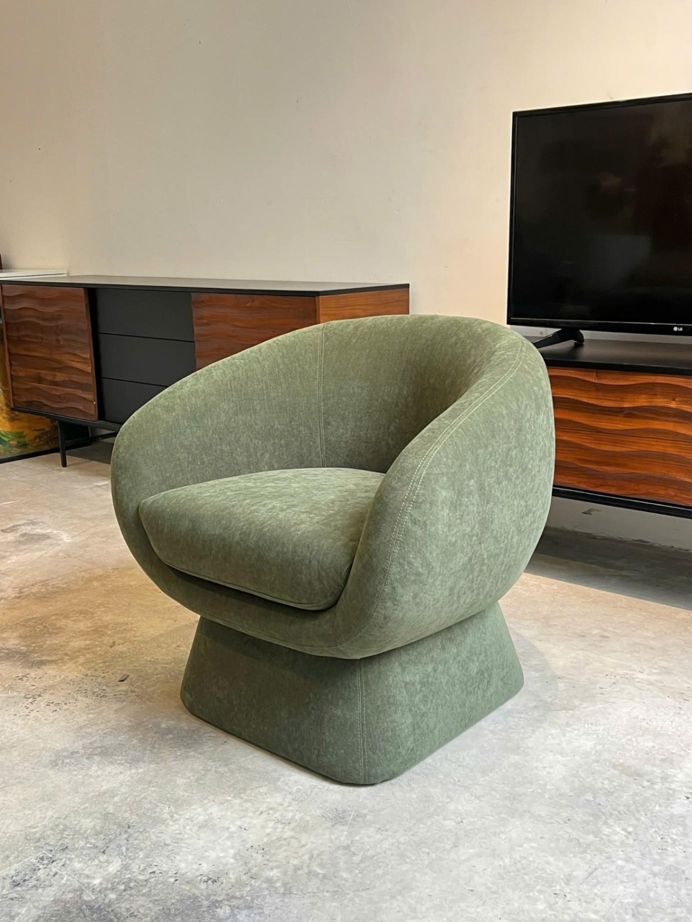 Barrel chair