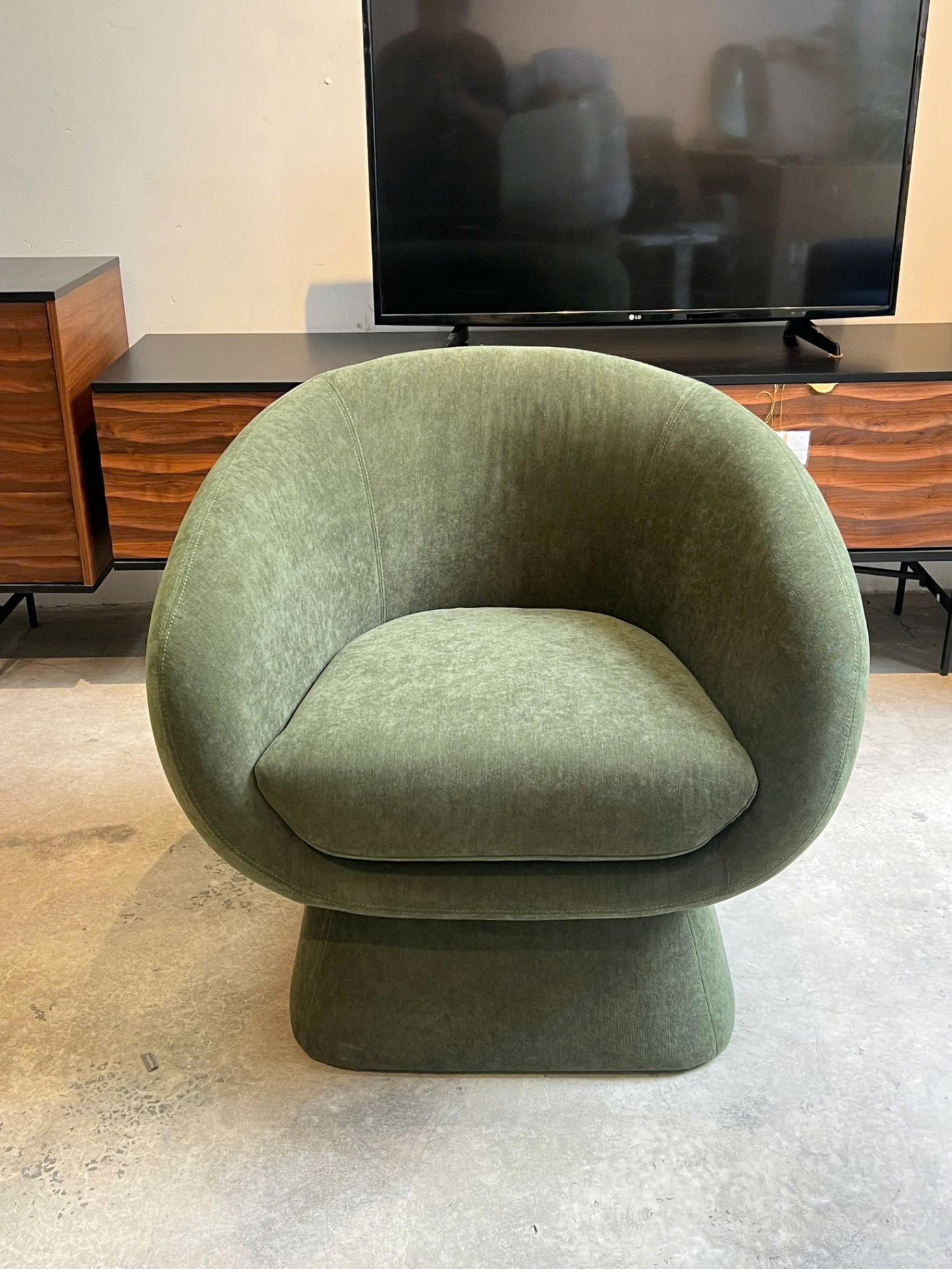 Barrel chair