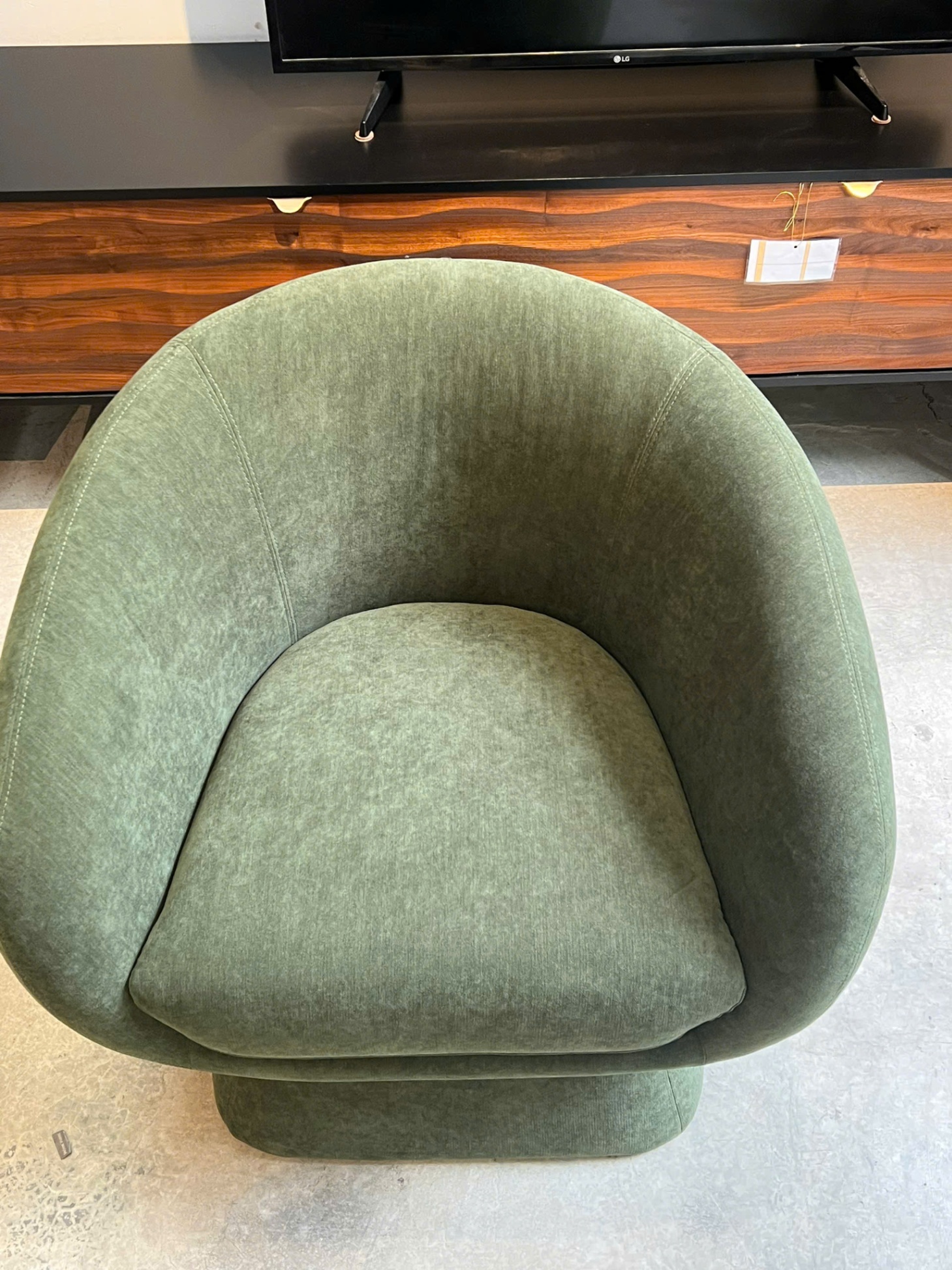 Barrel chair