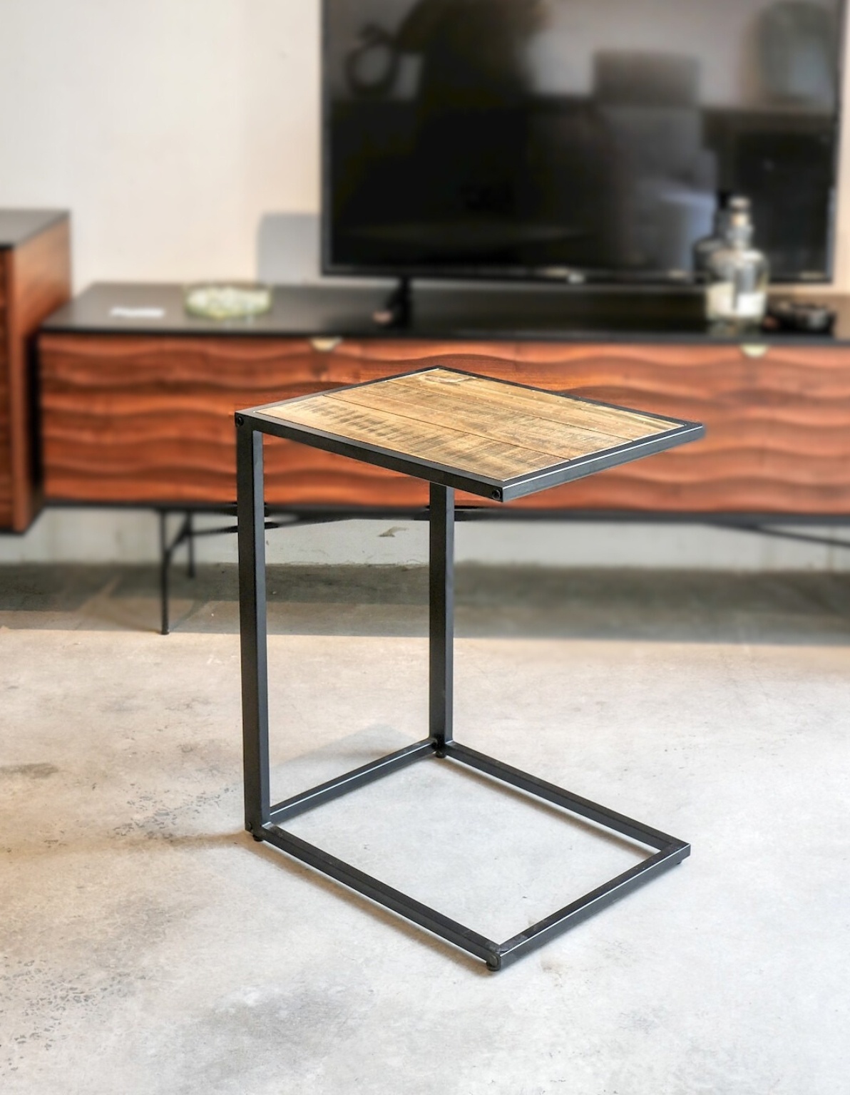 Corner Table 33