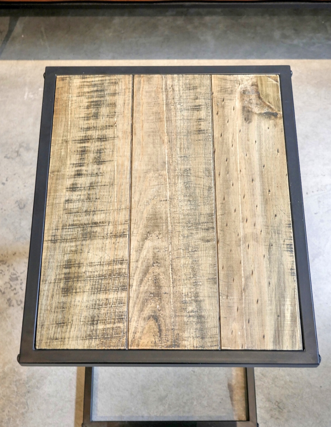 Corner Table 33