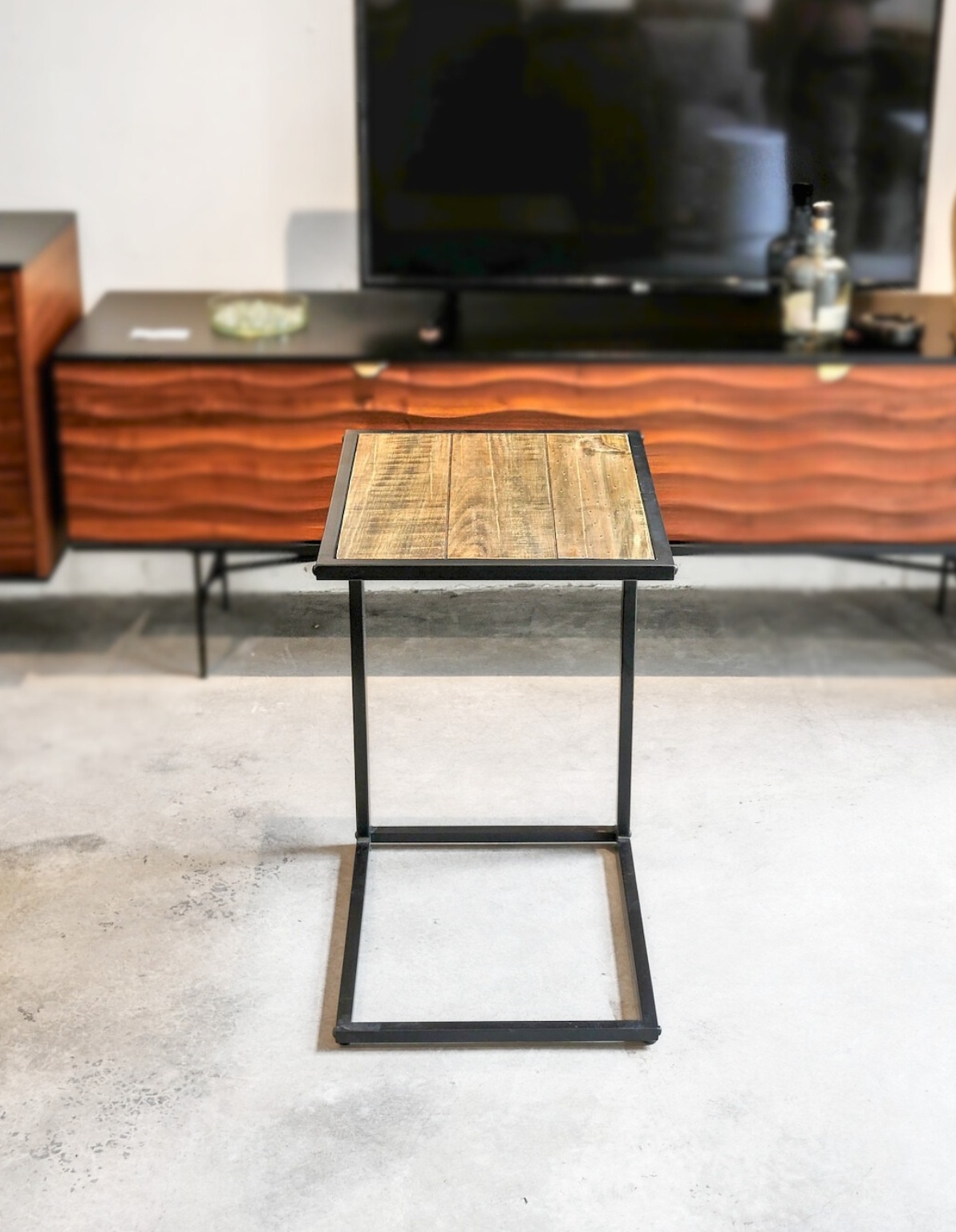 Corner Table 33