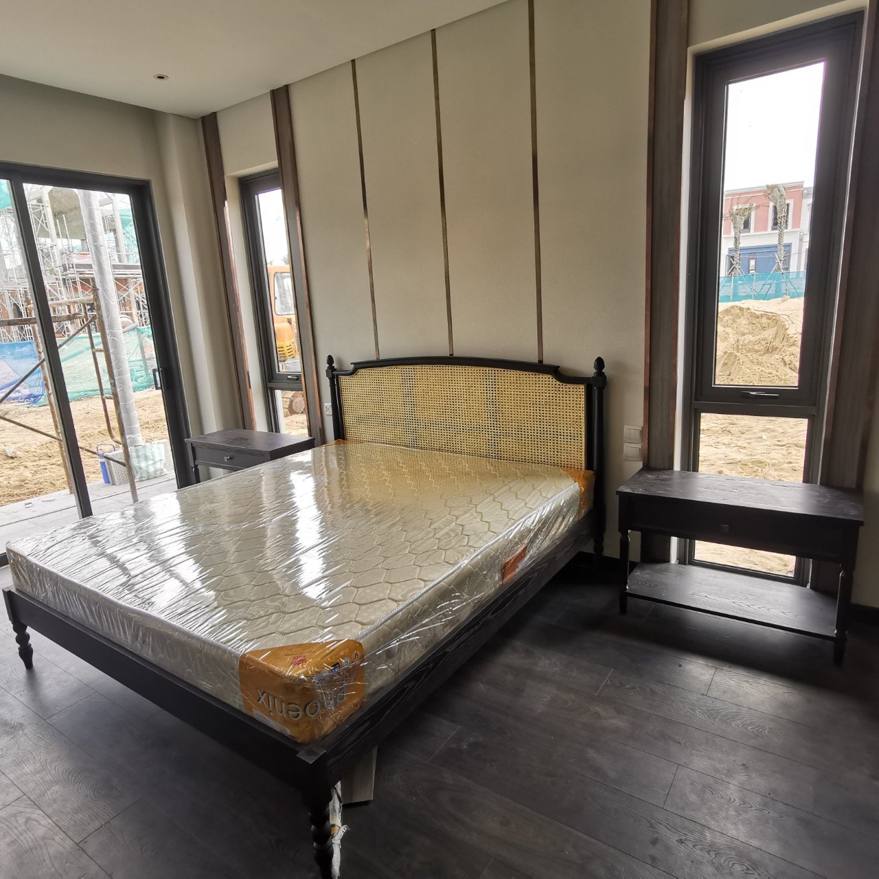 Queen Bed - 31