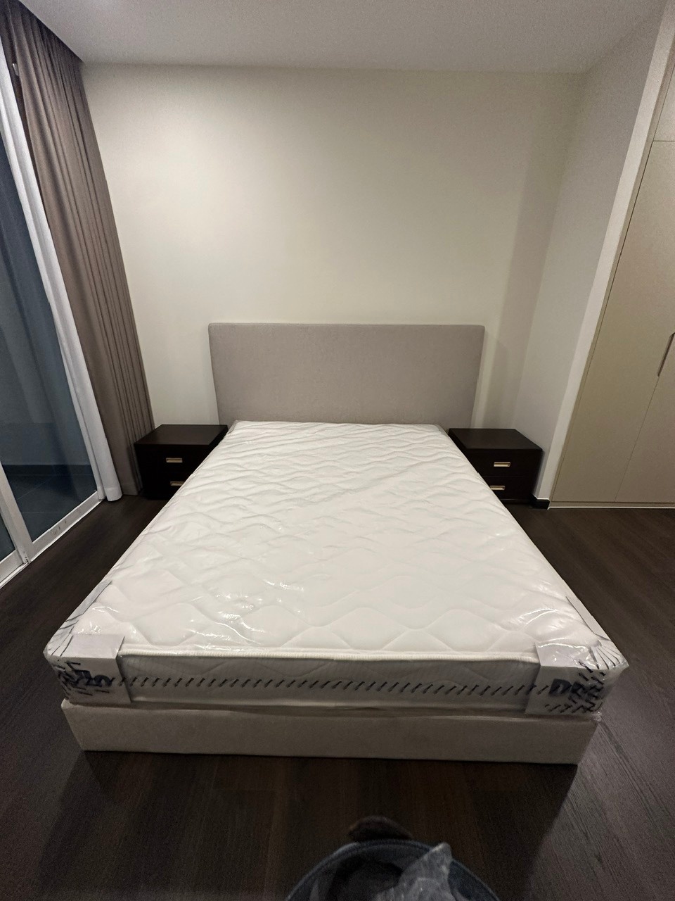 Queen Bed 43
