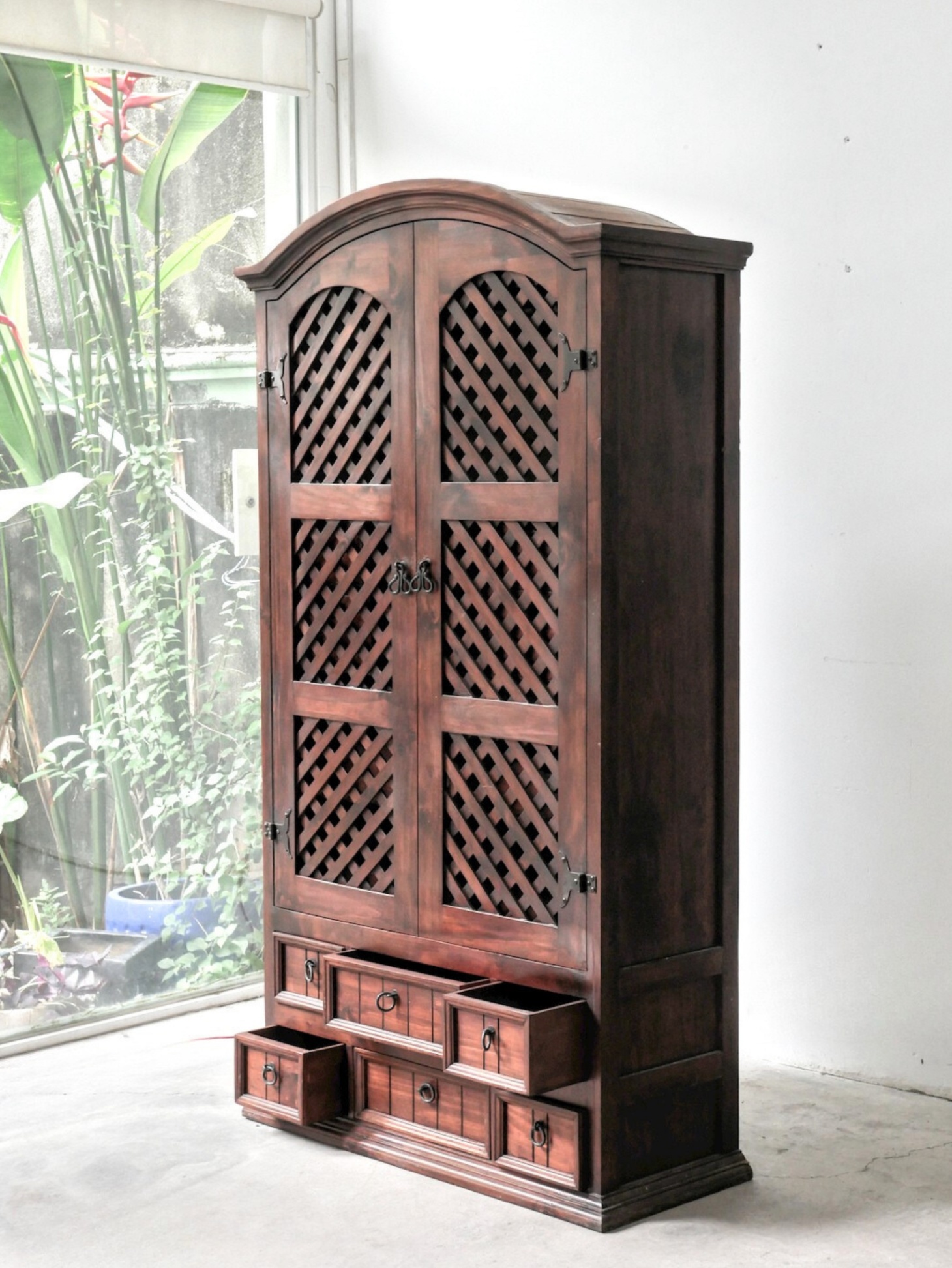 Wine cabinet 19