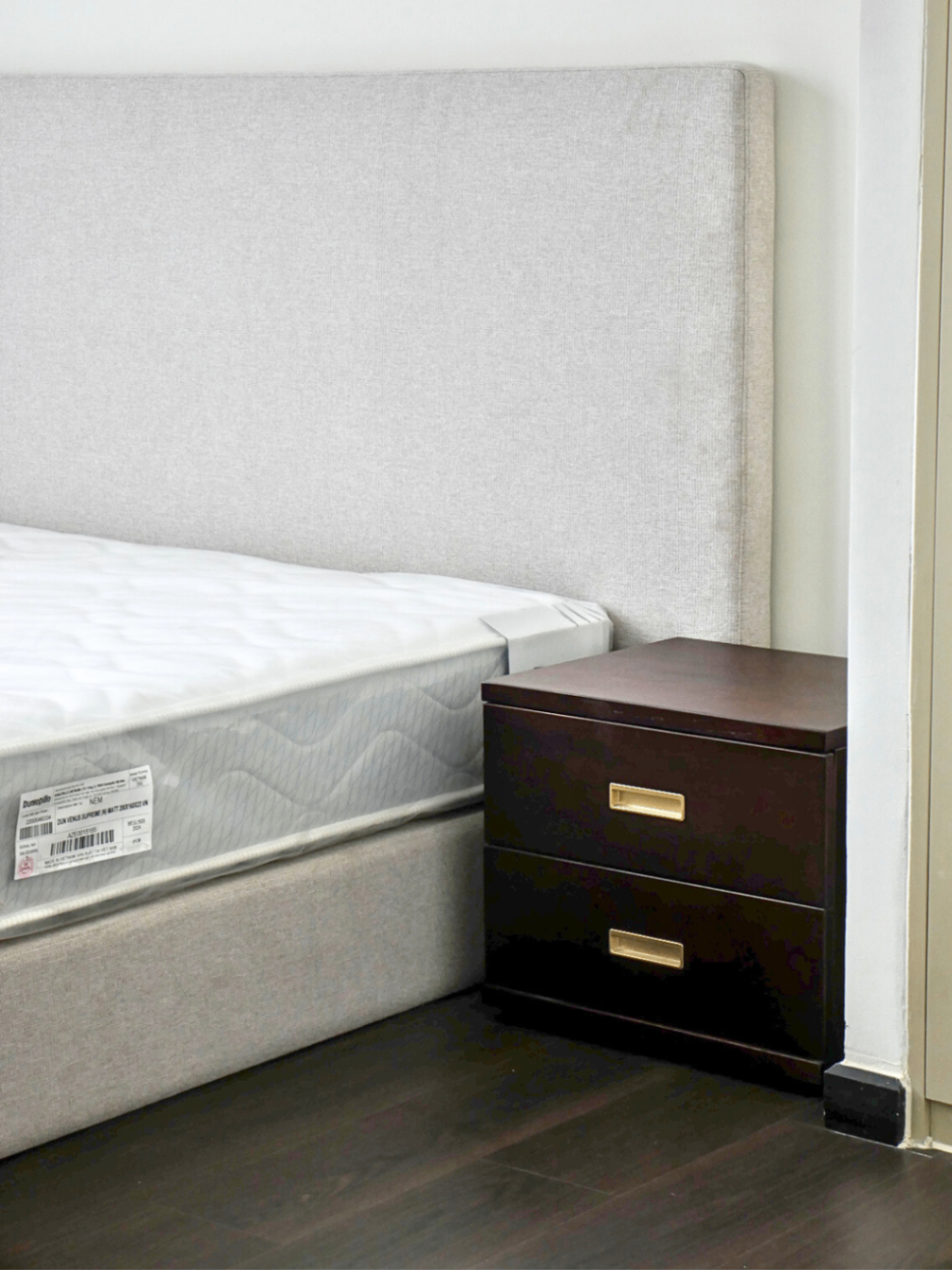 Queen Bed 43