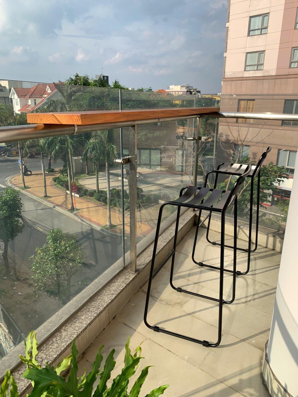 Outdoor Table 64