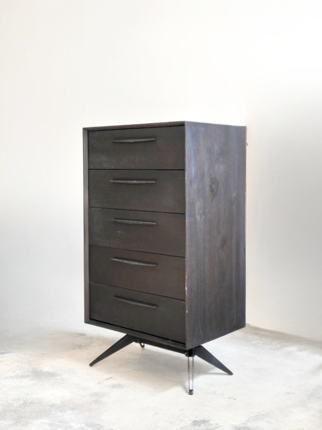 Cabinet 13