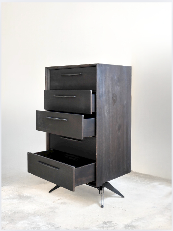 Cabinet 13
