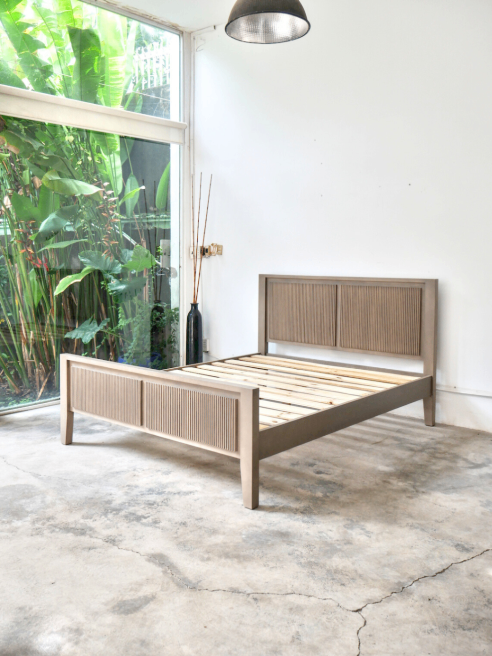 Queen bed 46