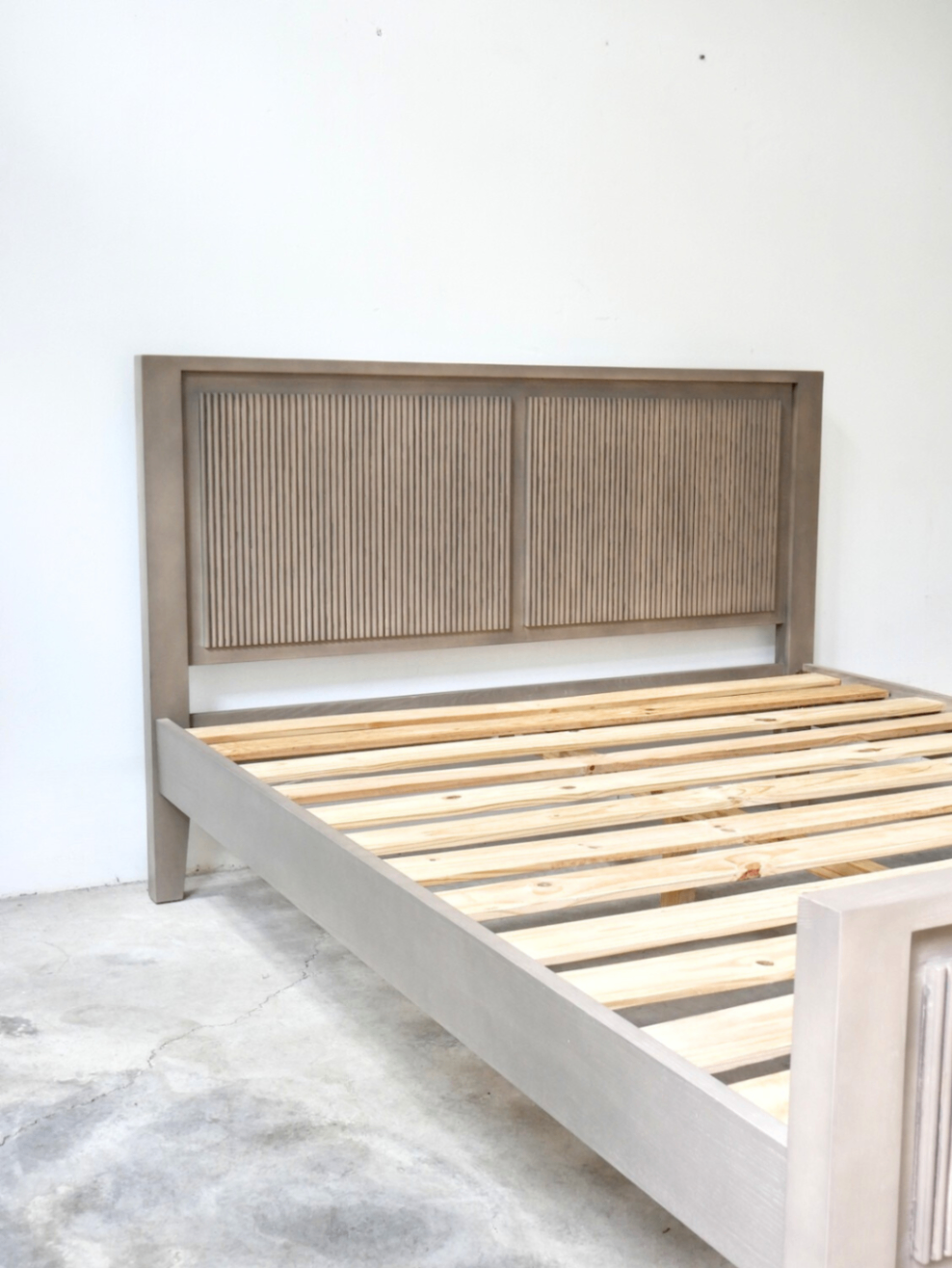 Queen bed 46