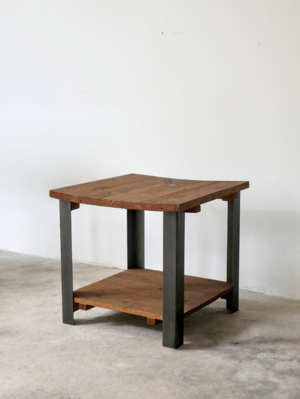 Corner Table 47