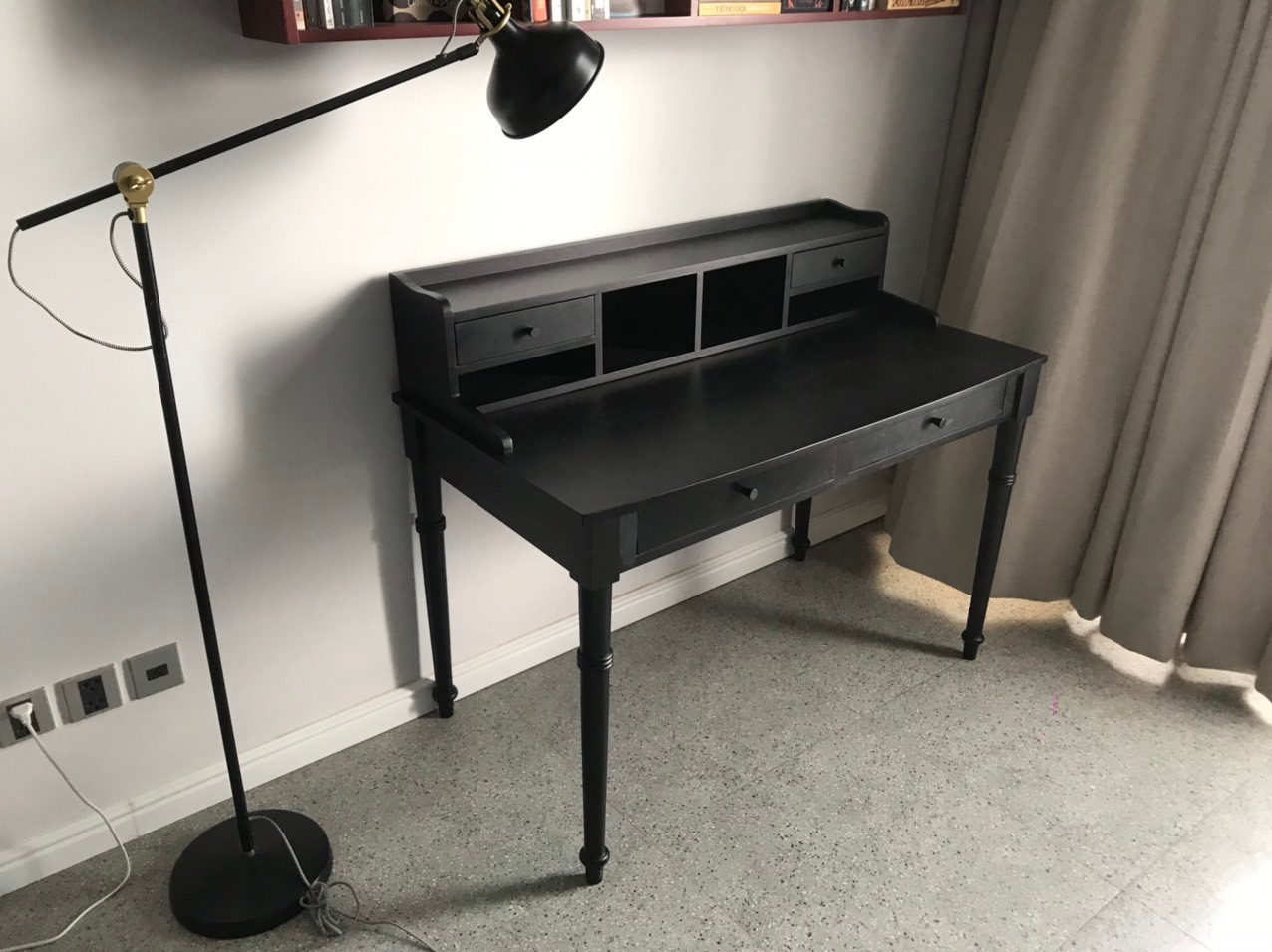 Desk 35