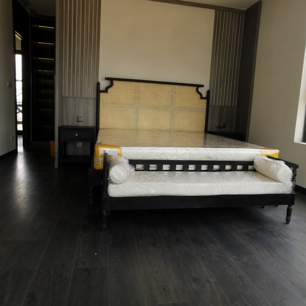 Queen Bed 50
