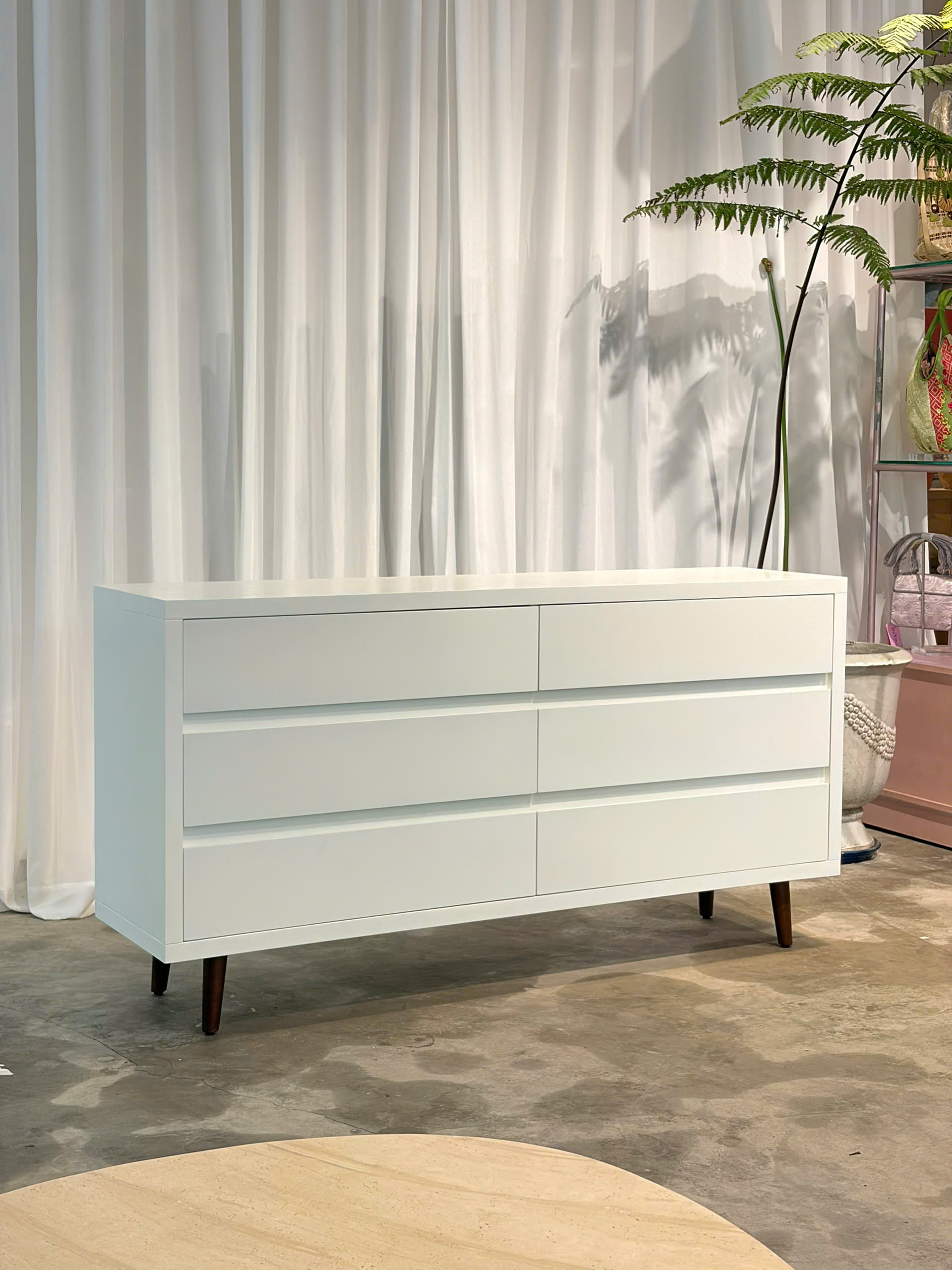 Cabinet 24