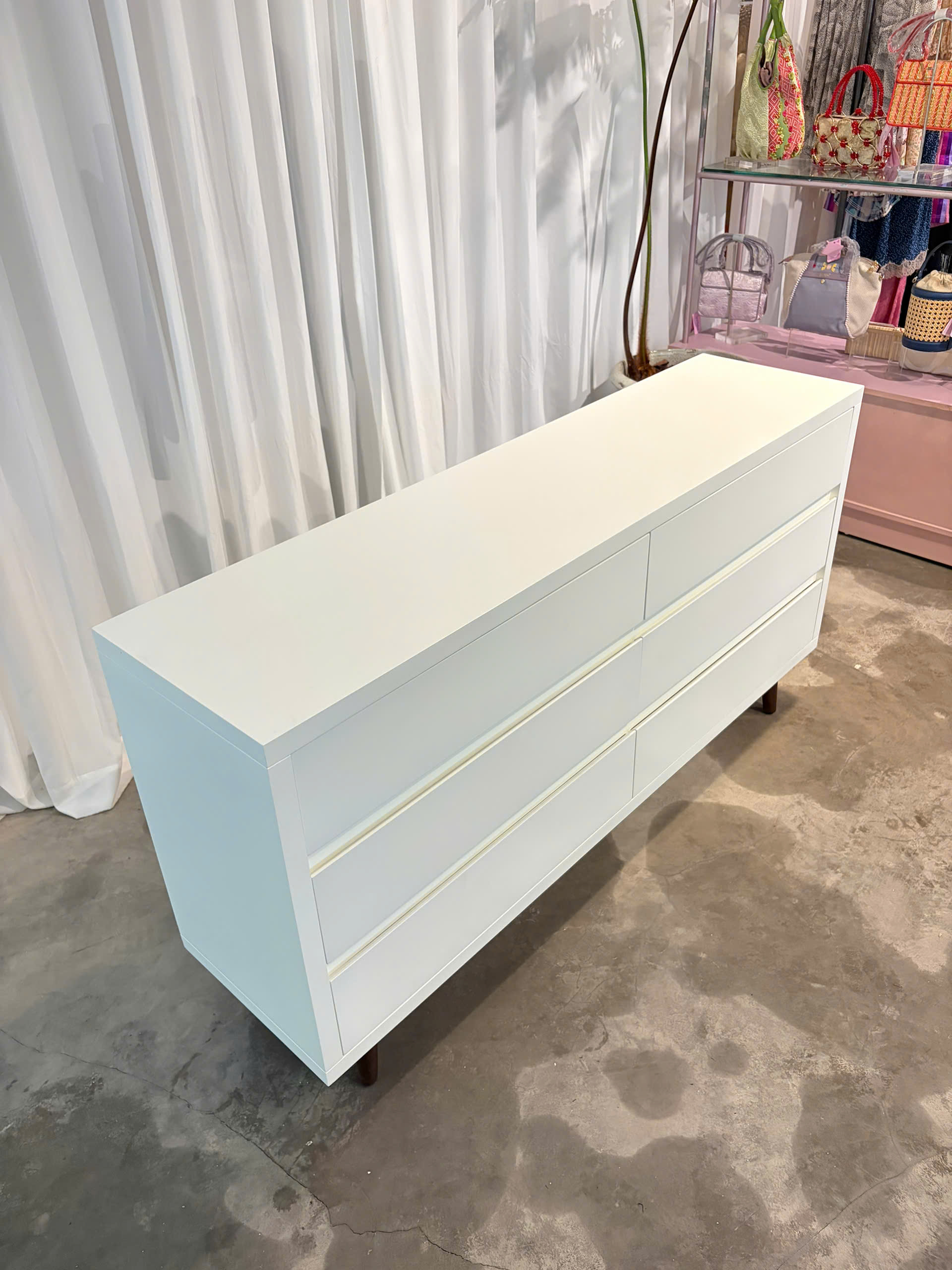 Cabinet 24