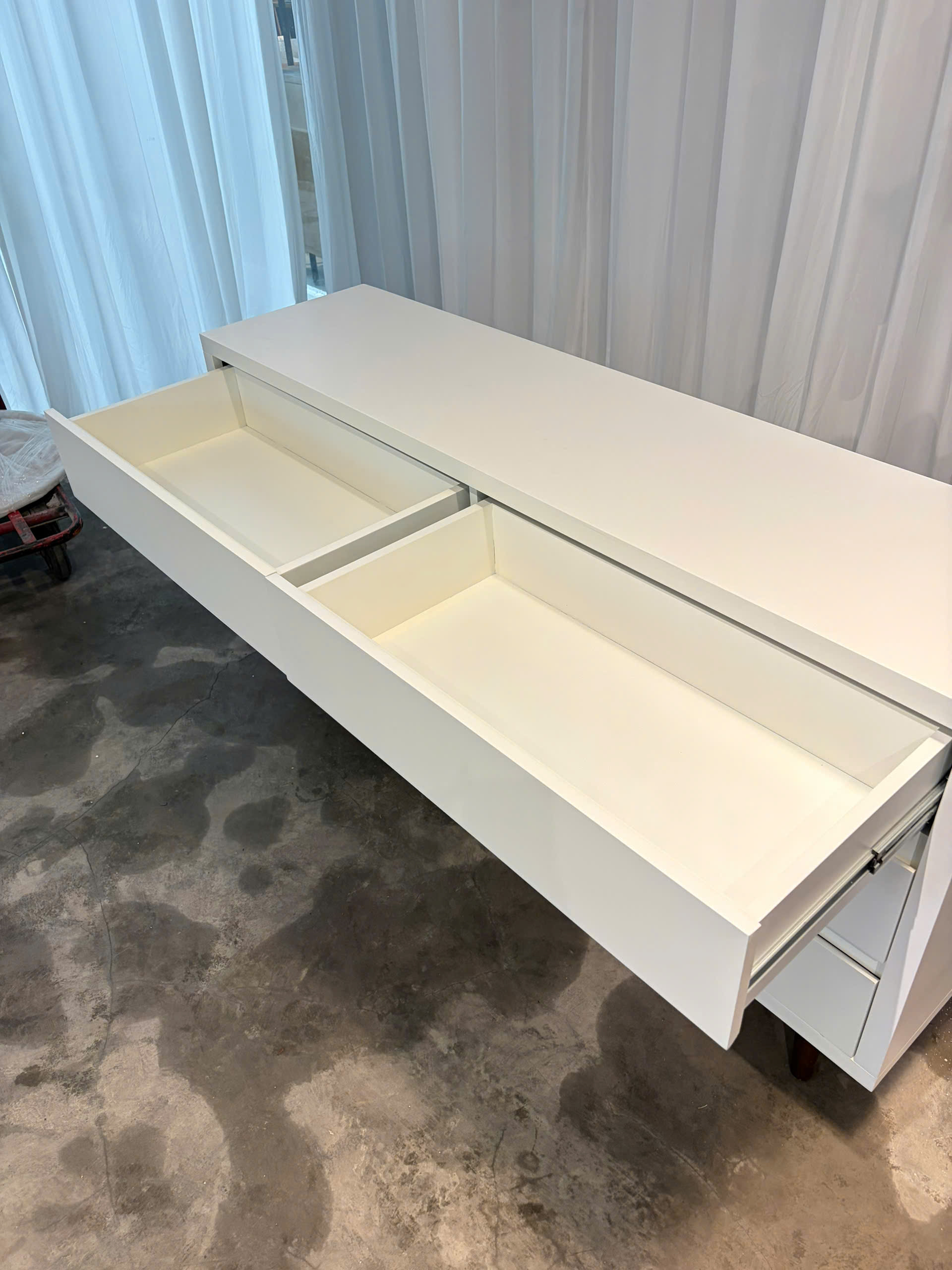Cabinet 24