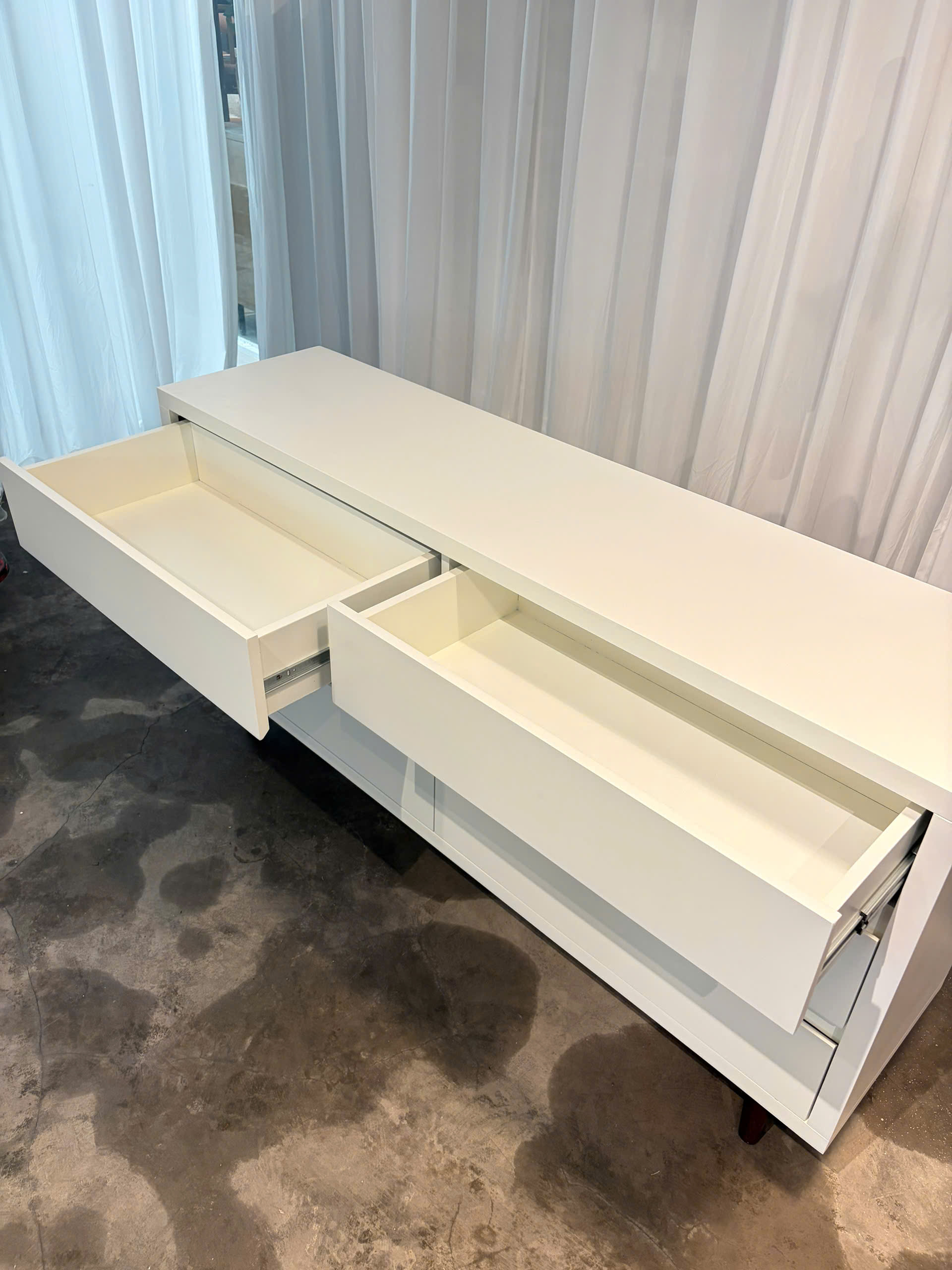 Cabinet 24