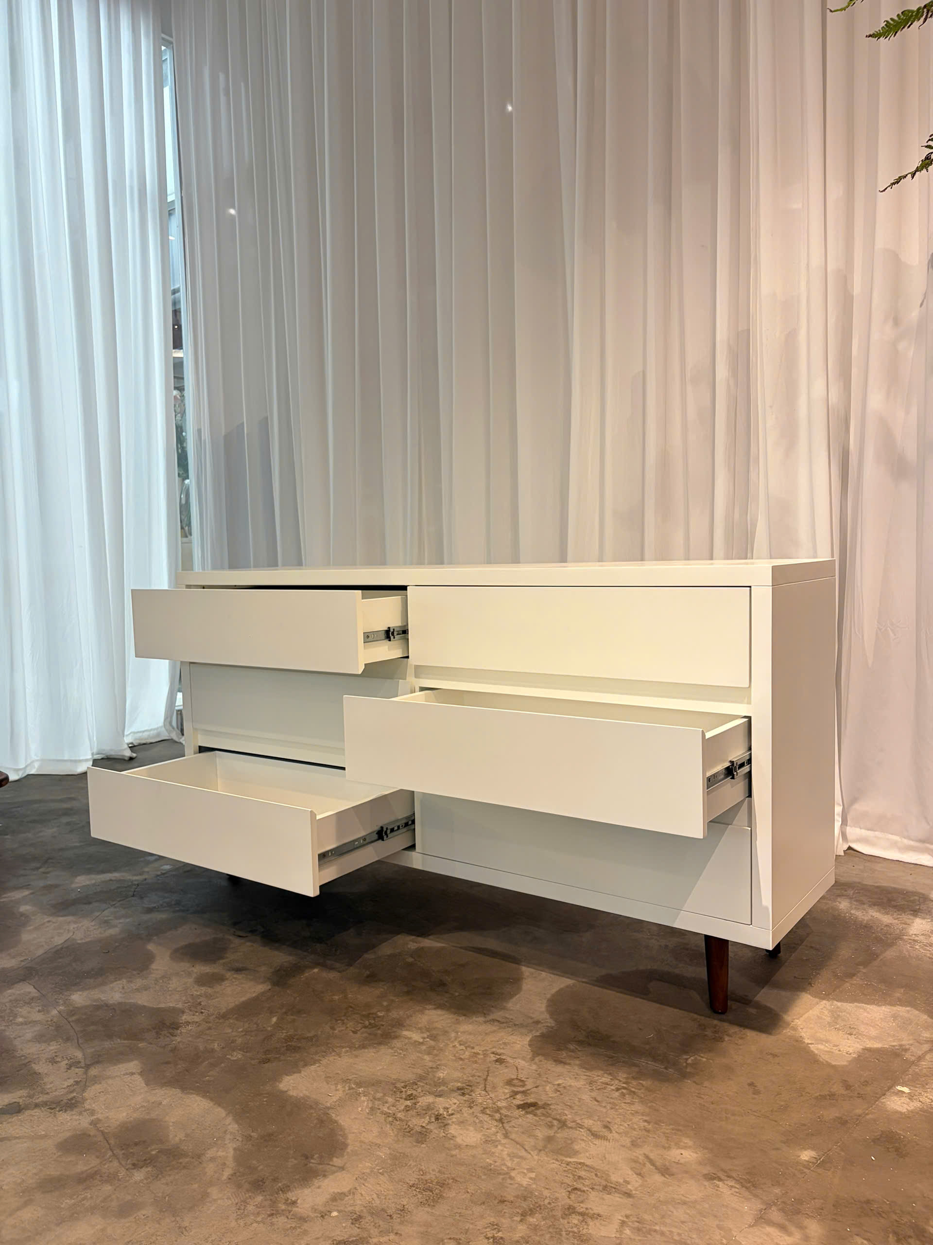 Cabinet 24