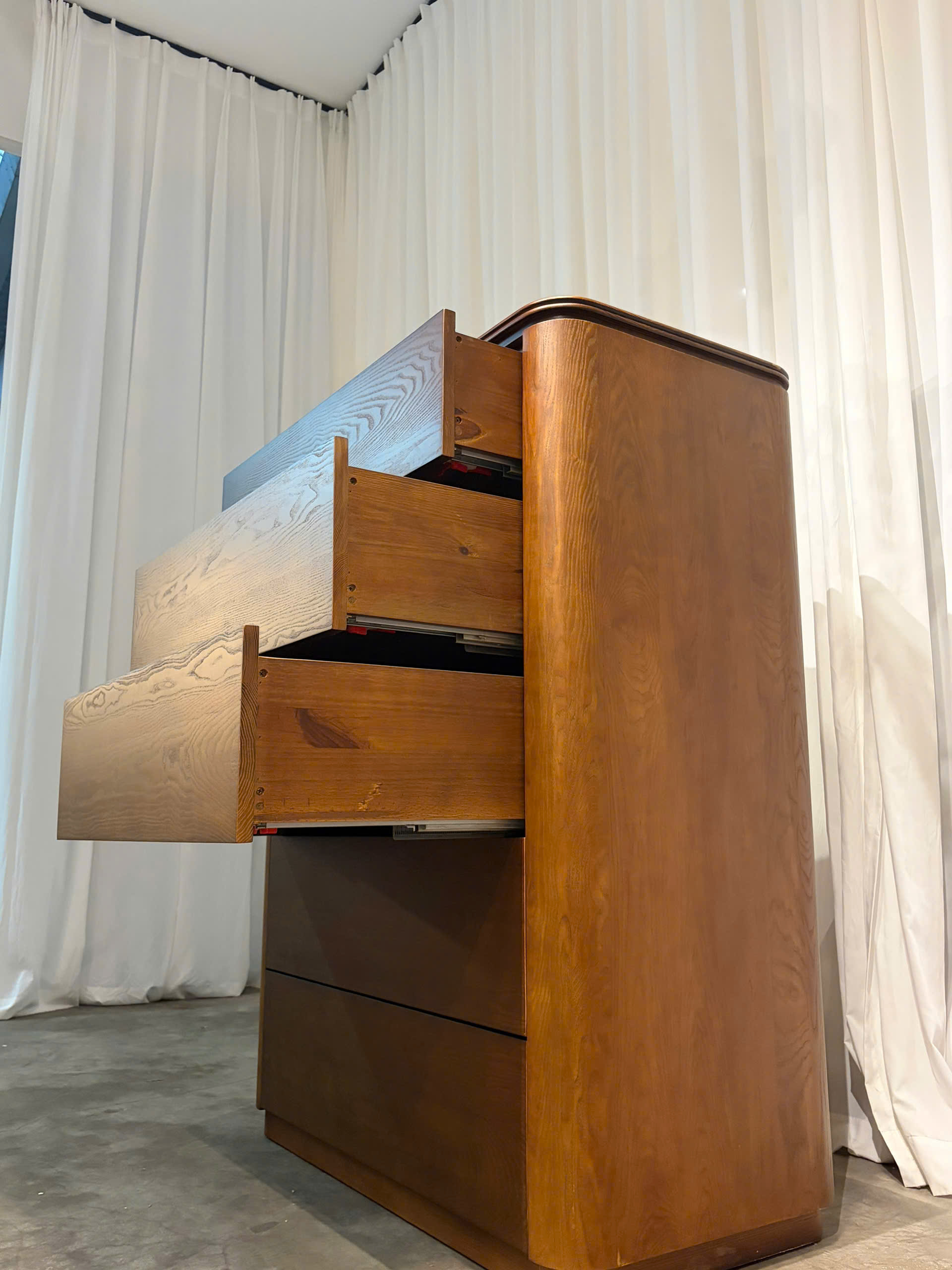 Cabinet 25