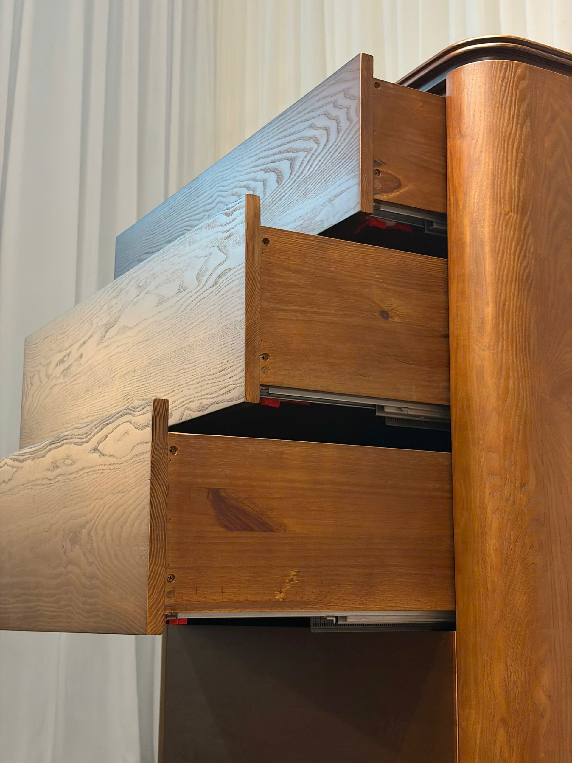 Cabinet 25