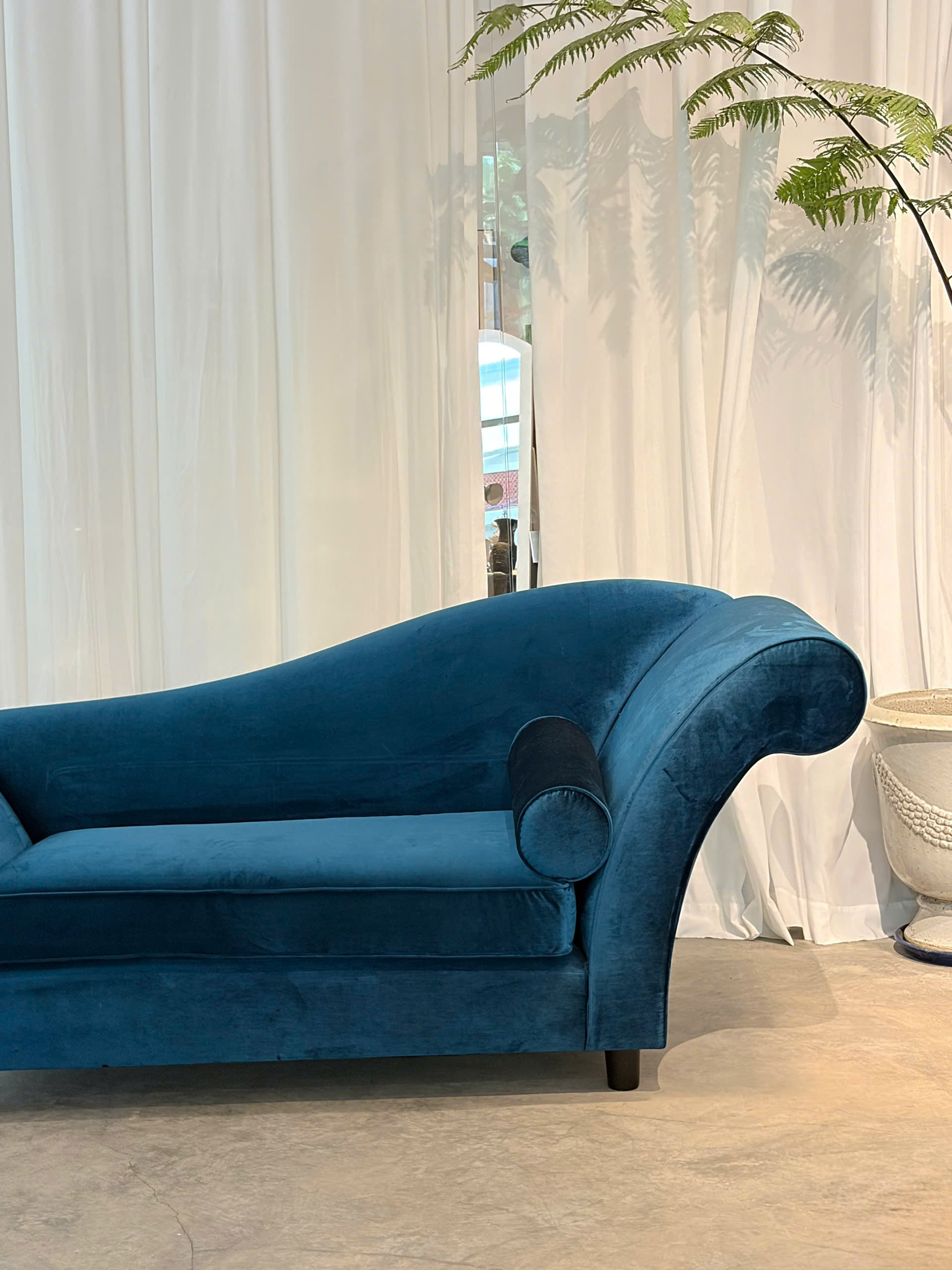 Chaise Lounger 8