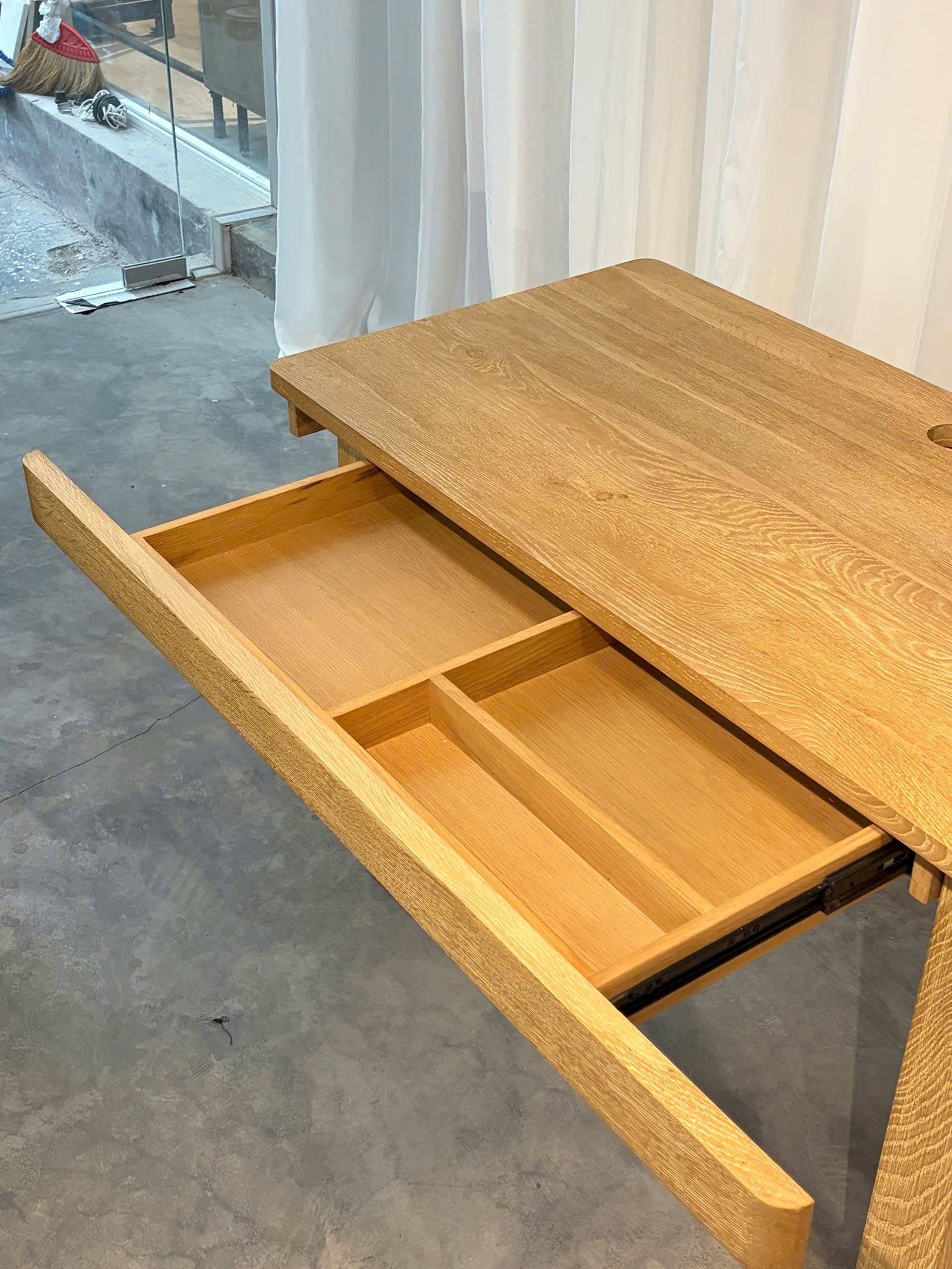 Desk 15
