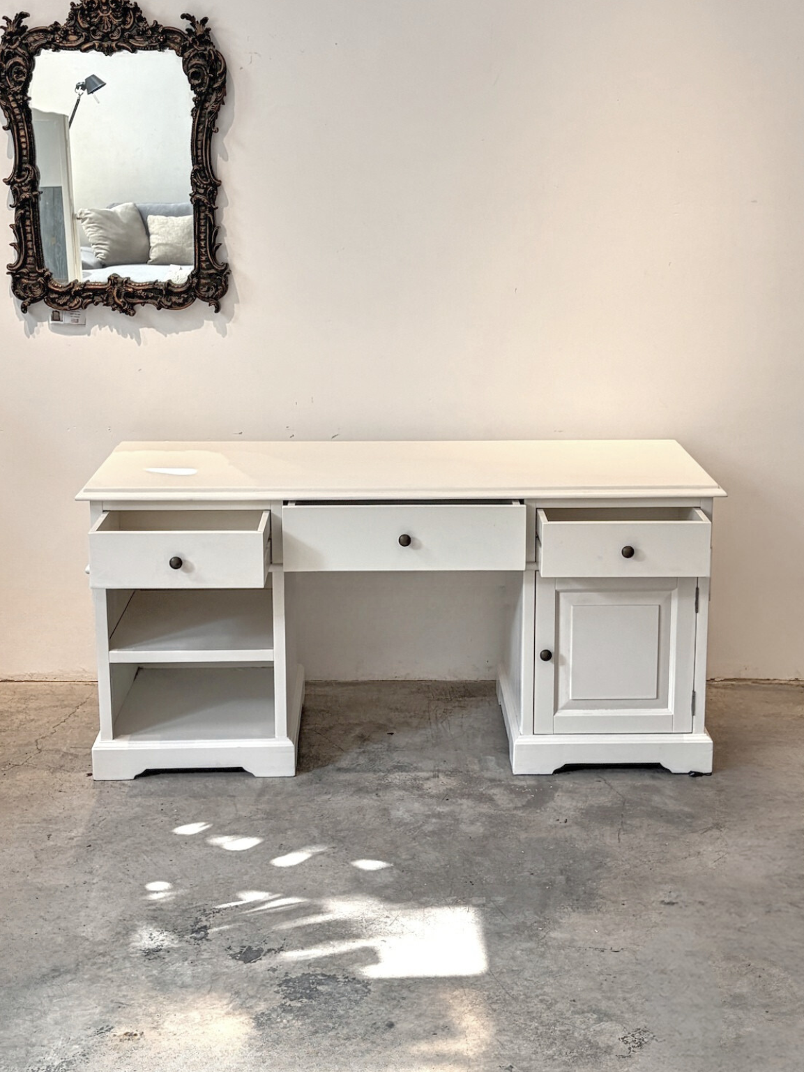 Desk 36