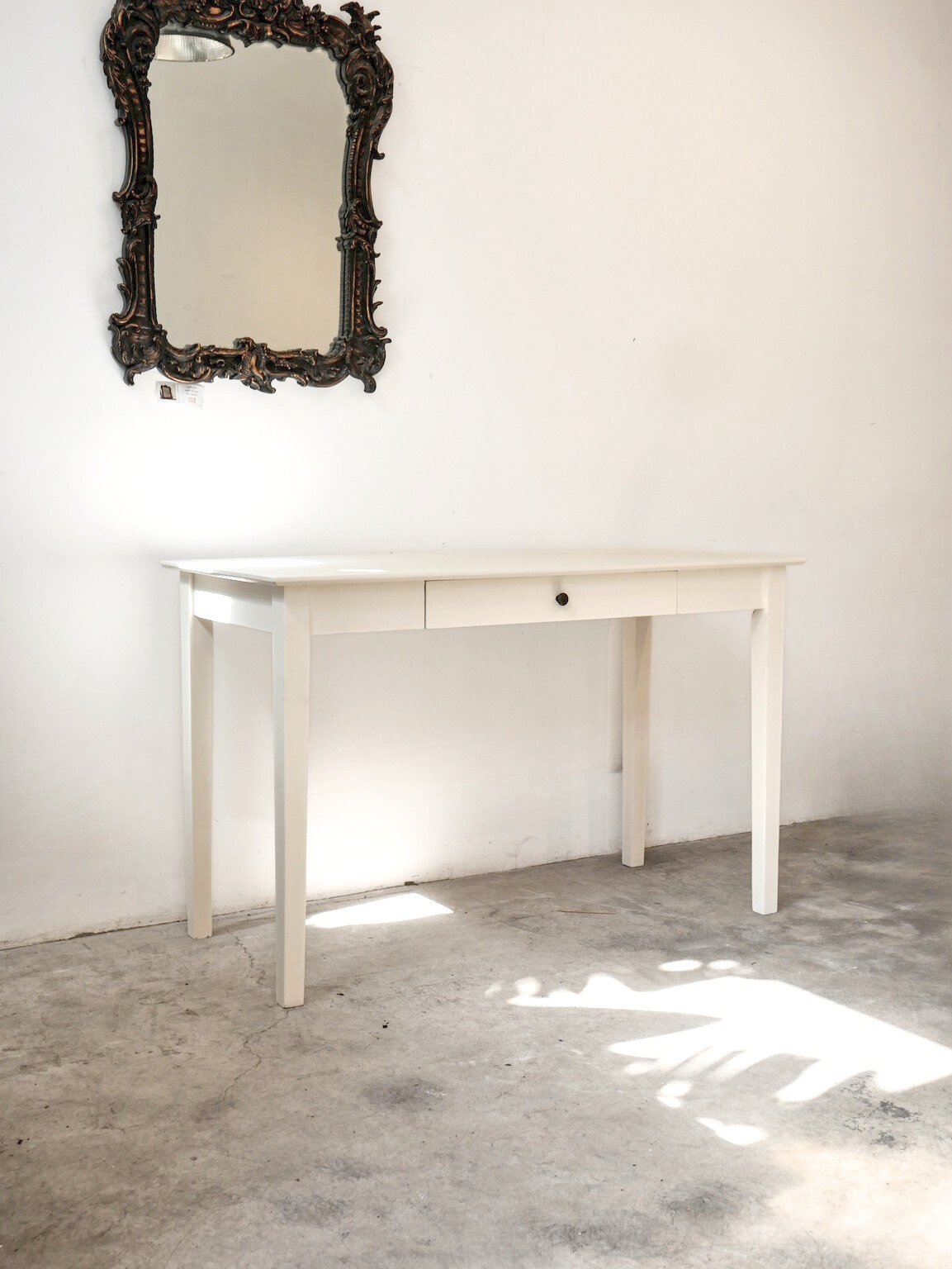 Desk 37