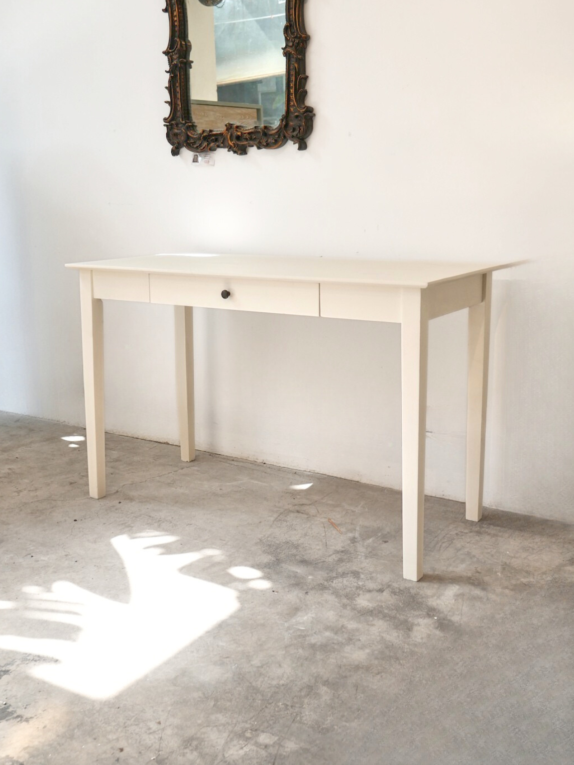 Desk 37