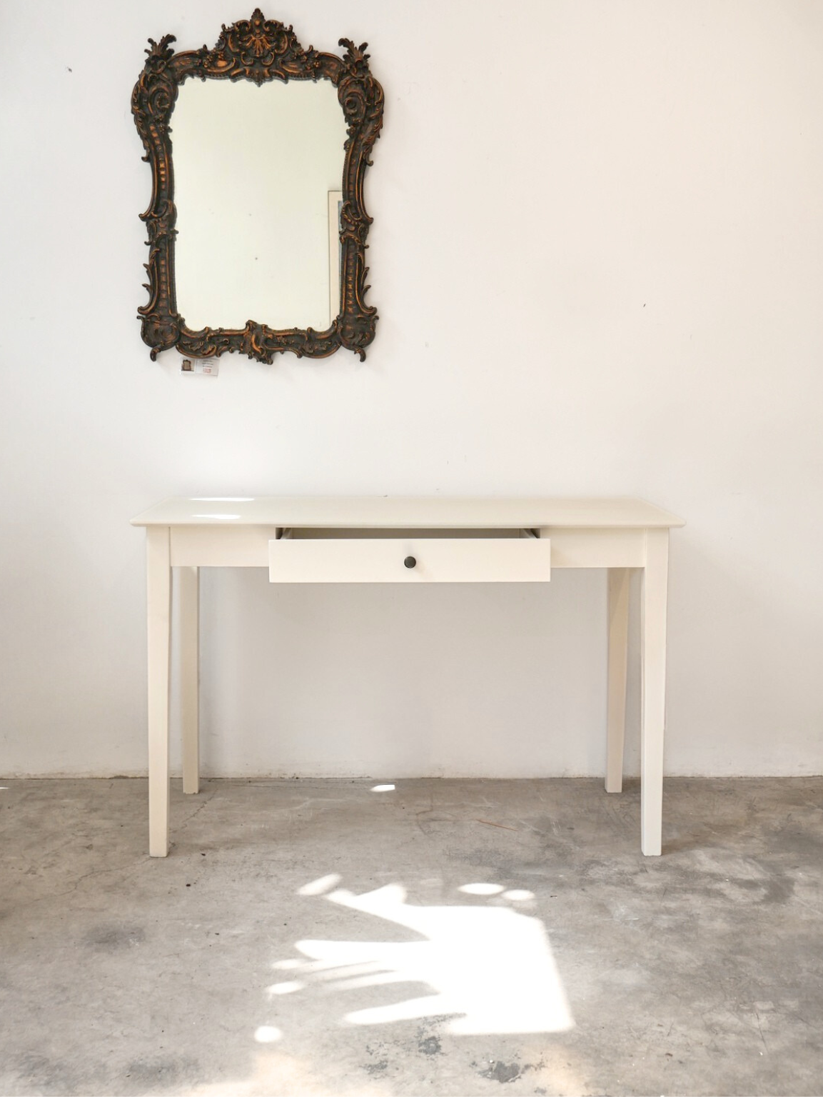 Desk 37