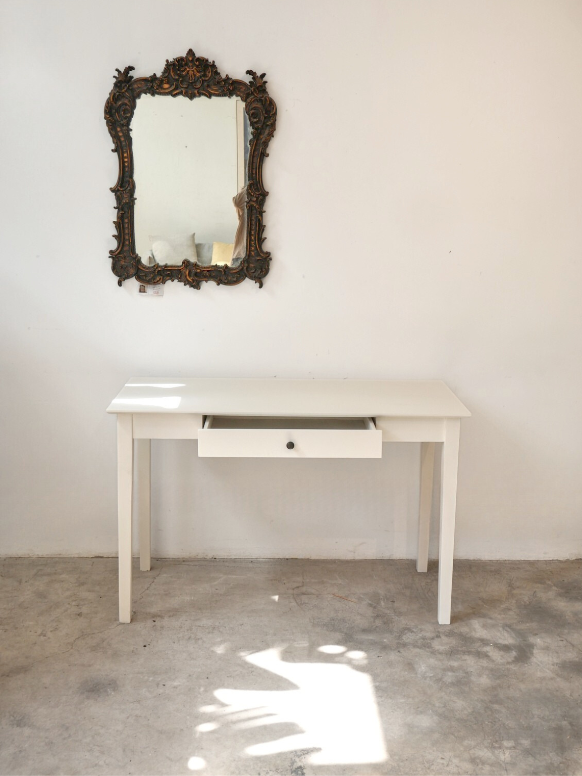 Desk 37