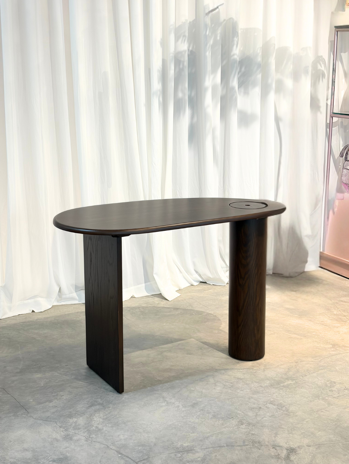 Desk 40