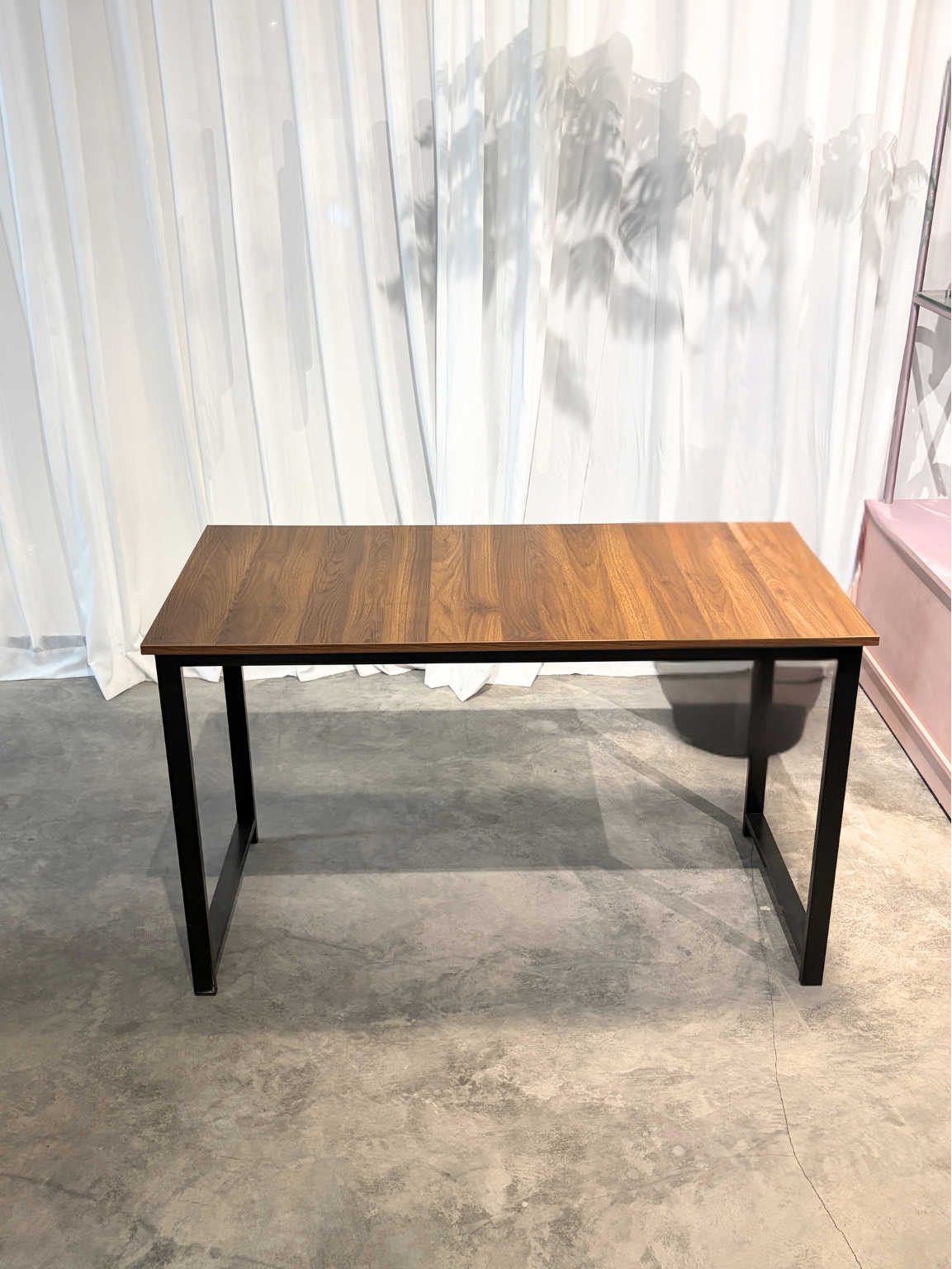 Desk 41