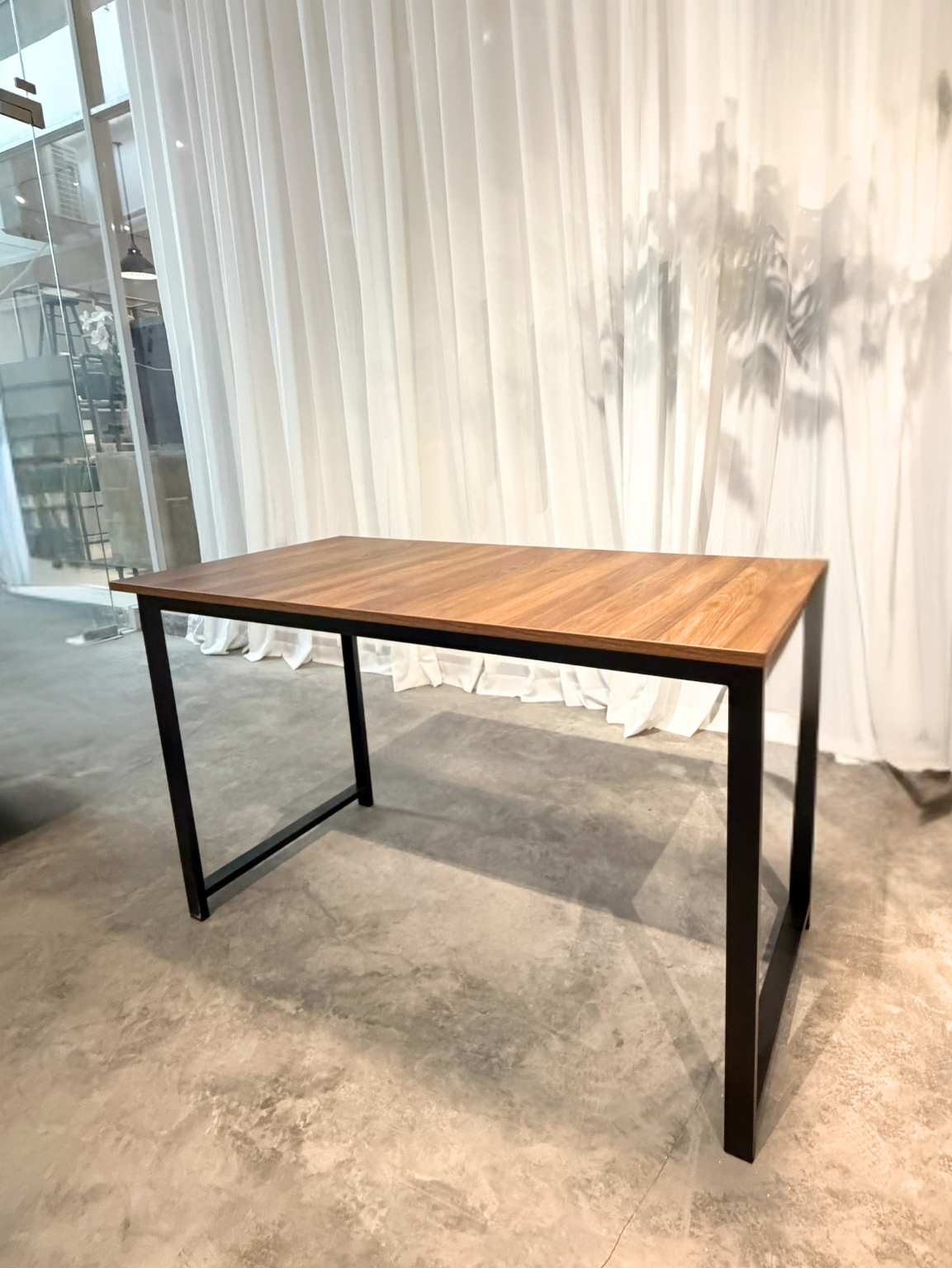 Desk 41