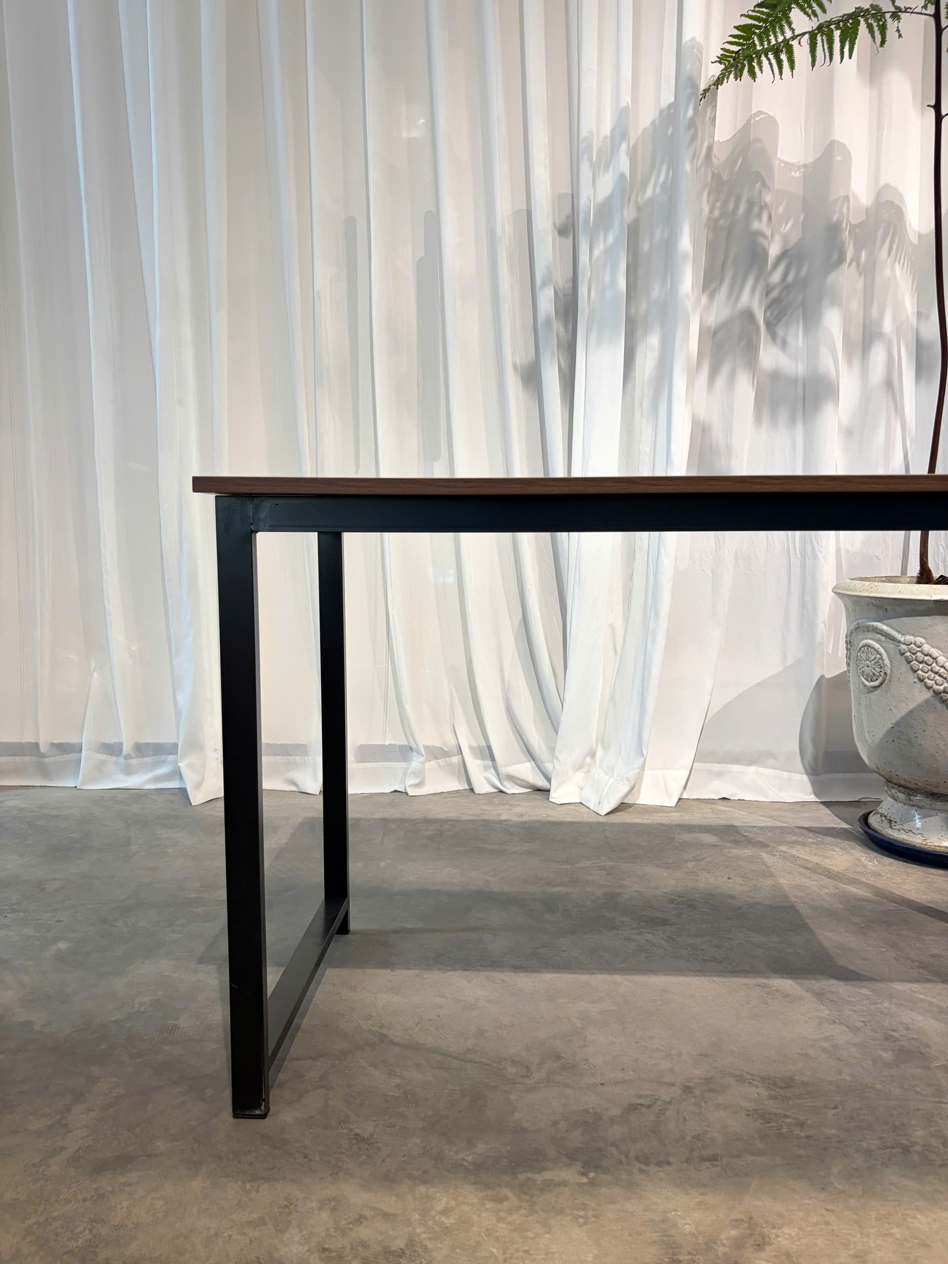 Desk 41