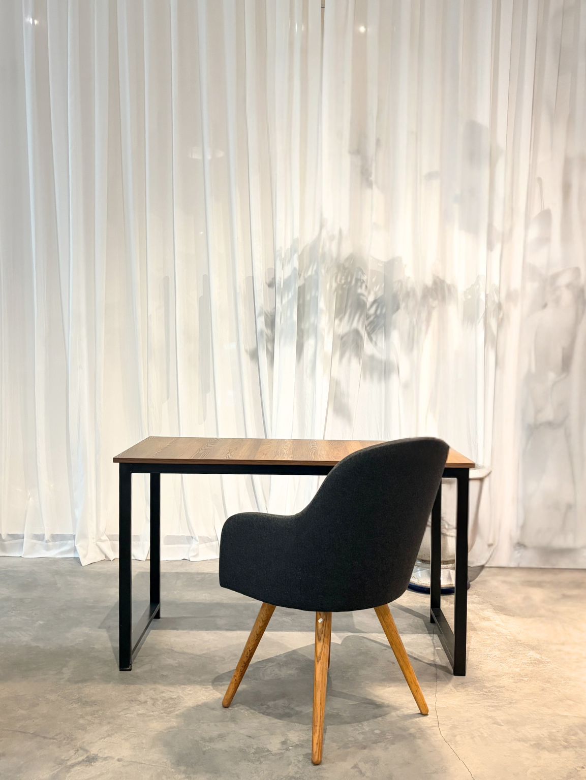 Desk 41