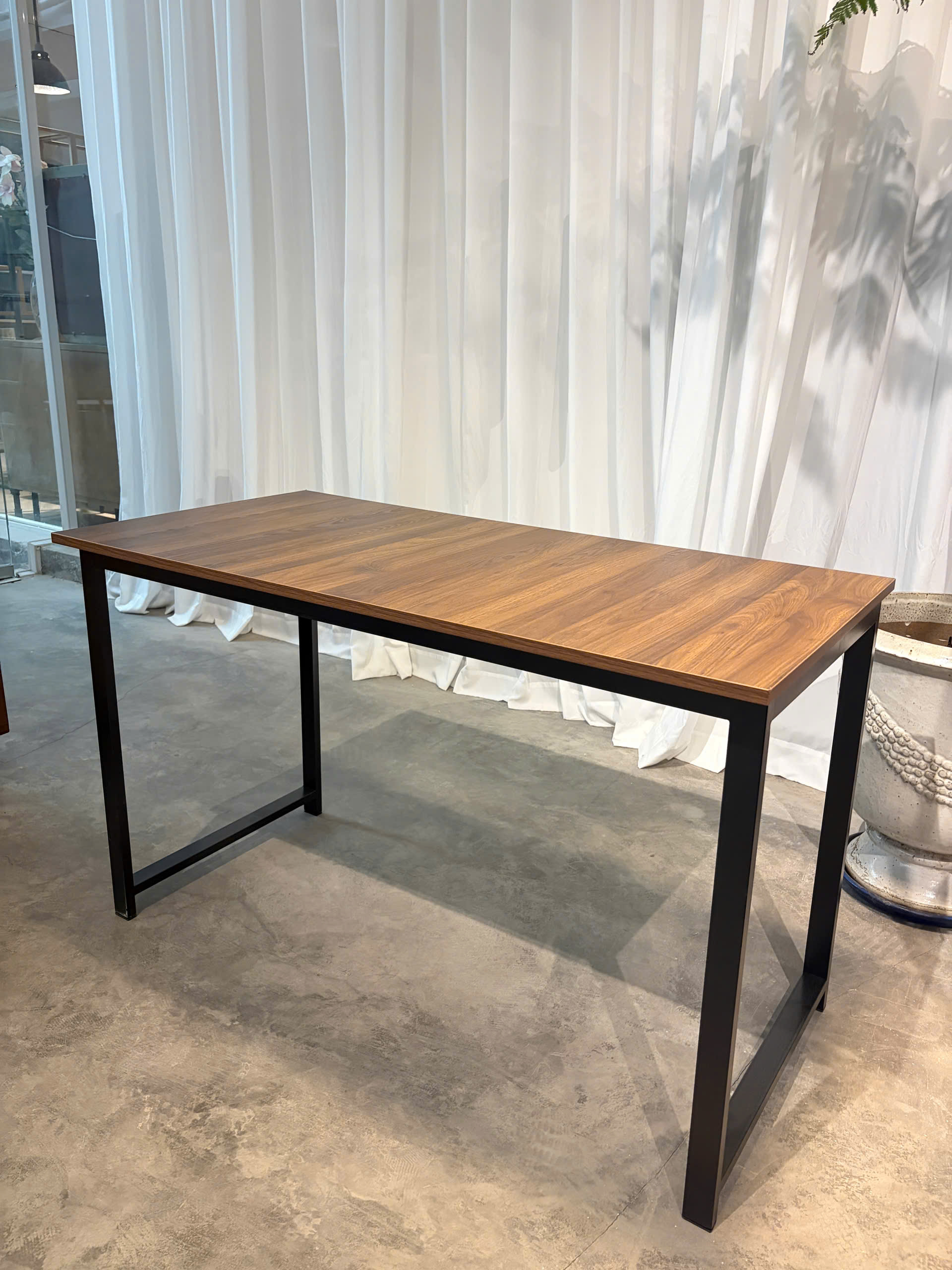 Desk 41