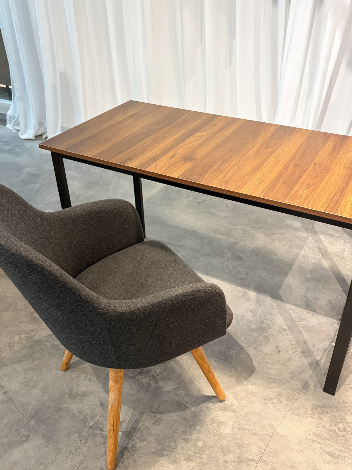 Desk 41
