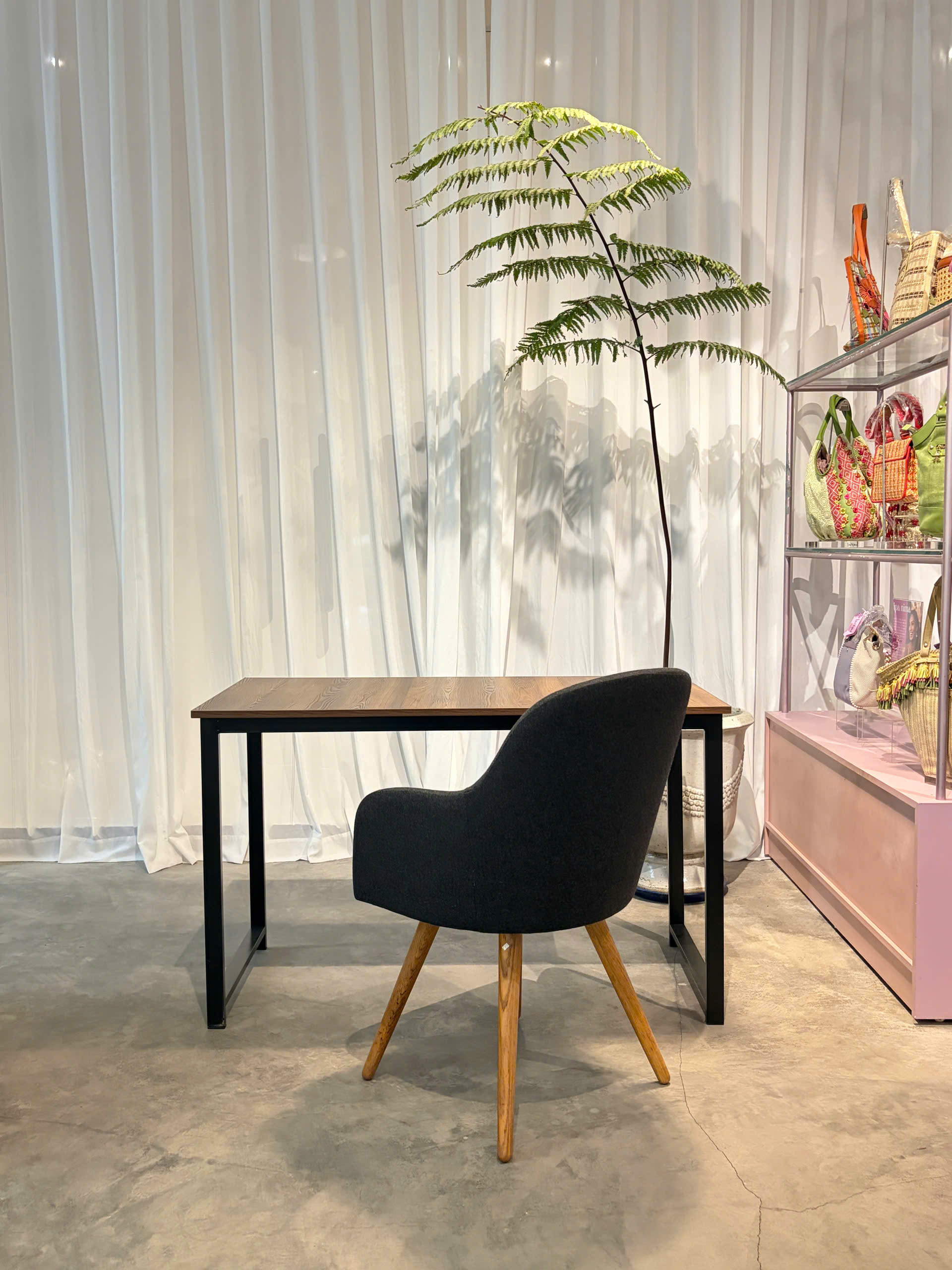Desk 41