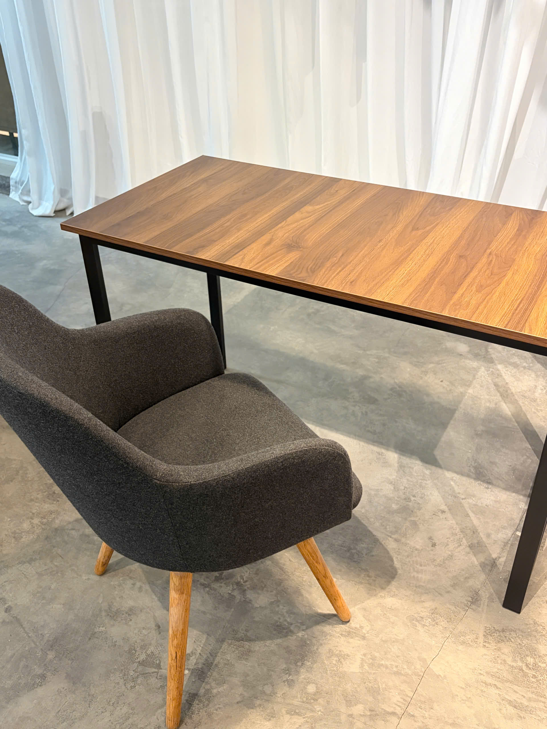 Desk 41