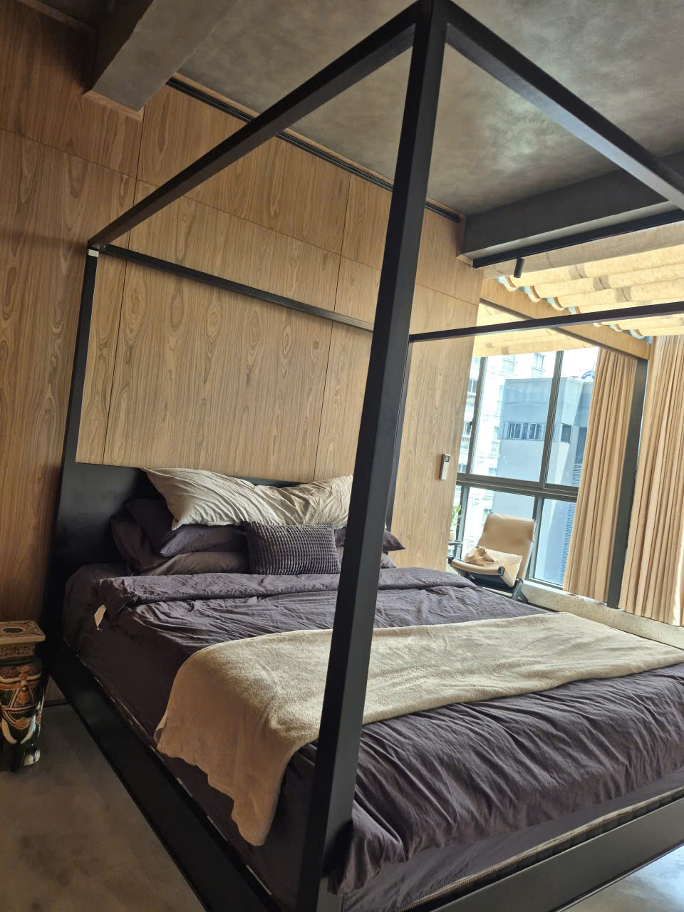 King Bed 37