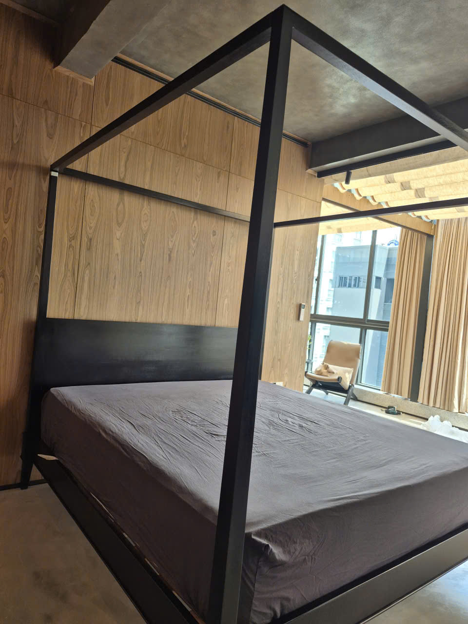 King Bed 37